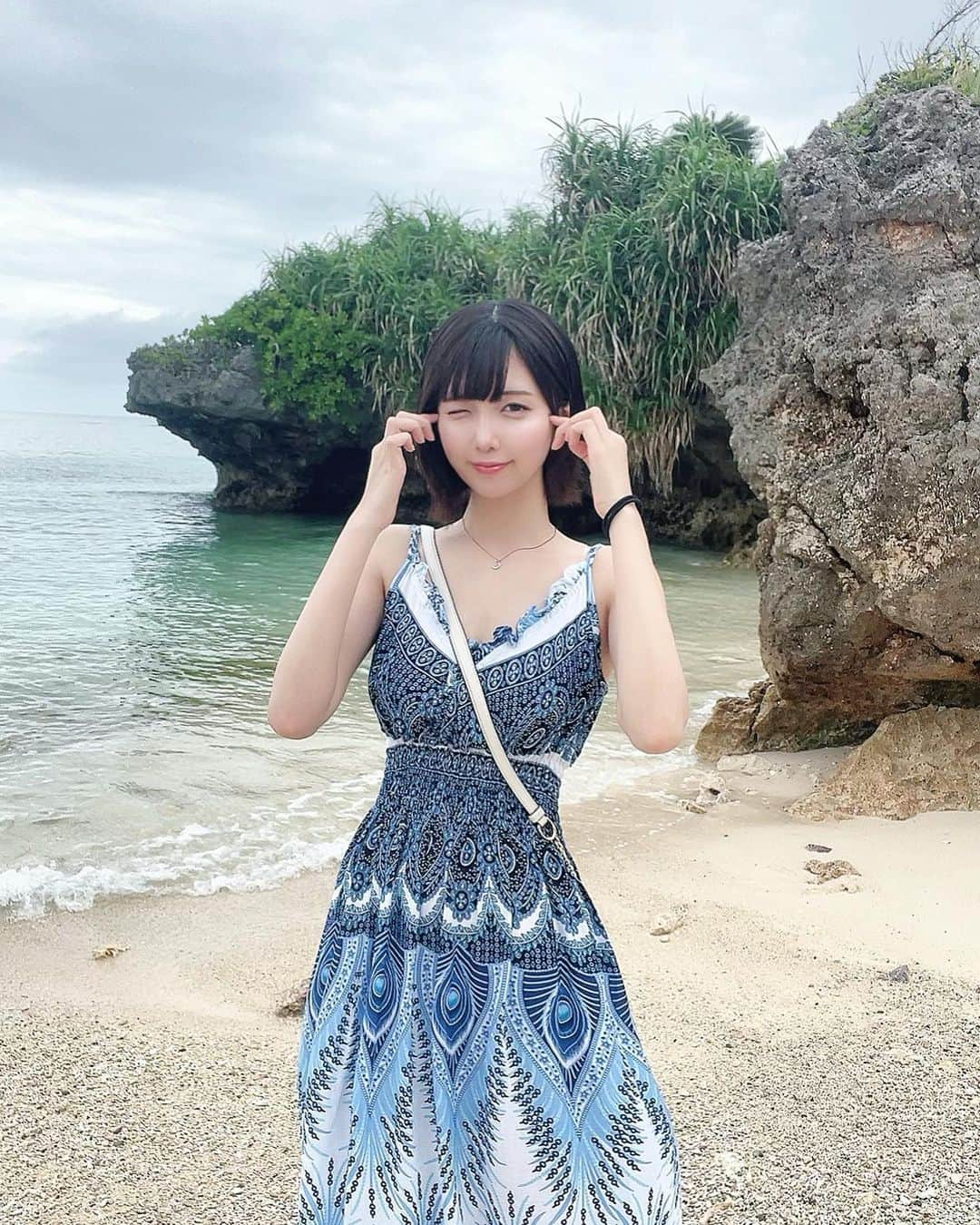 月埜ヒスイさんのインスタグラム写真 - (月埜ヒスイInstagram)「東京じゃ絶対着れないワンピース買って夏の女しちゃった、沖縄の海綺麗すぎて曇っててもばえた」6月12日 23時25分 - inunuwan__