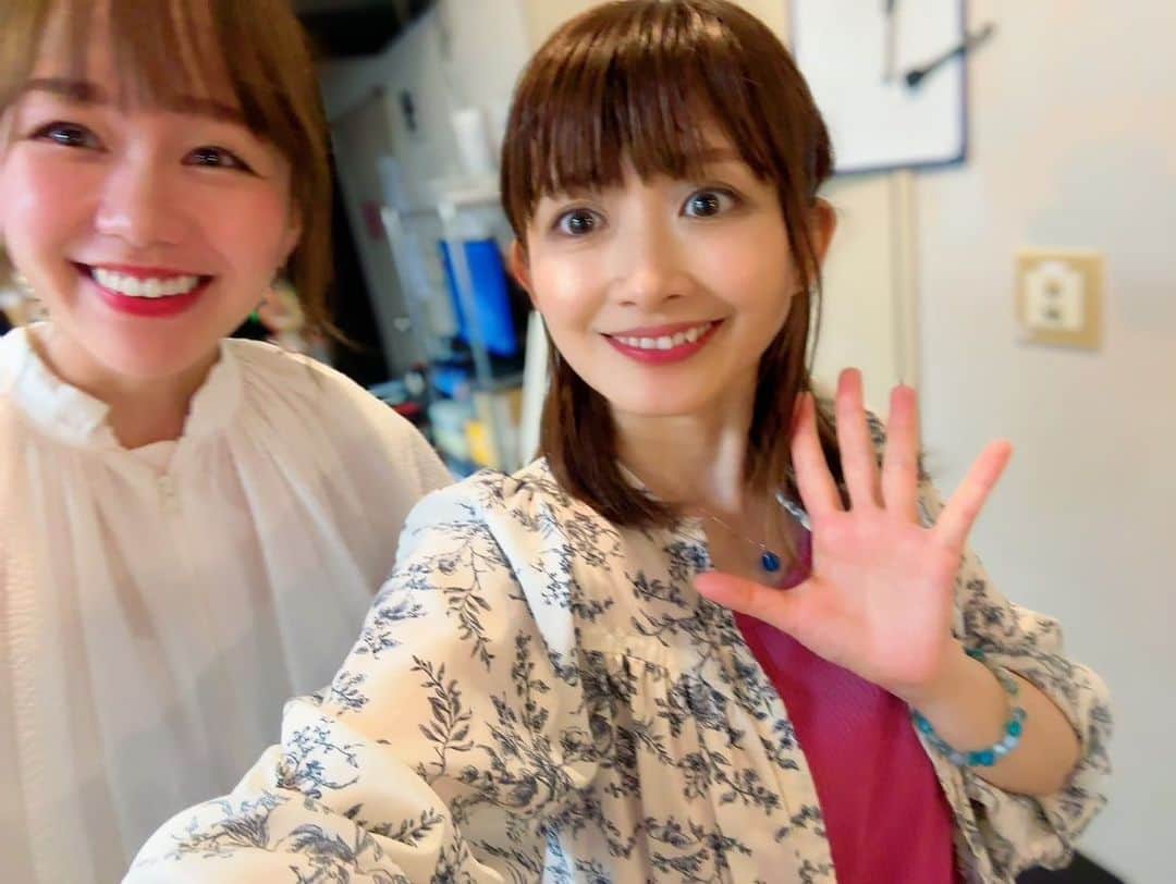 立石純子さんのインスタグラム写真 - (立石純子Instagram)「7/1(土)クアーズテック秦野カルチャーホール連動企画　 立石純子Presents 　 《夢を纏って》　 -bouquet-DAY2　 at横浜ミントホールさん@yokohama_mint_hall  Pf&Syn&Cho:furani Perc. 遠藤徳光 　 優しくて力強くて愛に溢れていて。　 ももこさん、まりさん、りかさんが心を押し上げてくれて無我夢中で臨んだステージは一緒に演奏してくださったfuraniさんのりさんのお陰様、沢山の方に嬉しいお声も頂き感無量の時間となりました😢　 物販ではこのイベント1日通しての嬉しい感想もたくさん届けて下さった方が本当に多くて、、何より嬉しかったです⋆✴︎⋆.*･　 　 配信でもコメントもご視聴もぜーーーんぶ見させていただきました。各地からのご視聴、本当にありがとうございました☺️🌹　　 皆さんのステージ、アーカイブは6/25(日)23：59までお楽しみいただけますのでよろしければぜひに⋆✴︎⋆.*･　 ☑︎立石純子HPから配信先リンクに飛んでいただけます 　 　 7/1へむけた連動企画-bouquet-《夢を纏って》も残すところ6/17.18日とあと2日。　　  大好きで、尊敬してやまない 皆さんの音を握りしめて。 　 皆さんと思い切り楽しめる日まで　 あと #19日 ☺️  　 #ありがとう #respect #musician #ブーケ#bouquet #シンガーソングライター #はだのブランドアンバサダー #感謝  #music #音楽 #enjoy #piano #ピアノ #yokohama #神奈川公演 #instagood #instapic #life  #7月1日 #クアーズテック秦野カルチャーホール #10th #anniversary #greatful」6月12日 23時28分 - junkokokotateishi