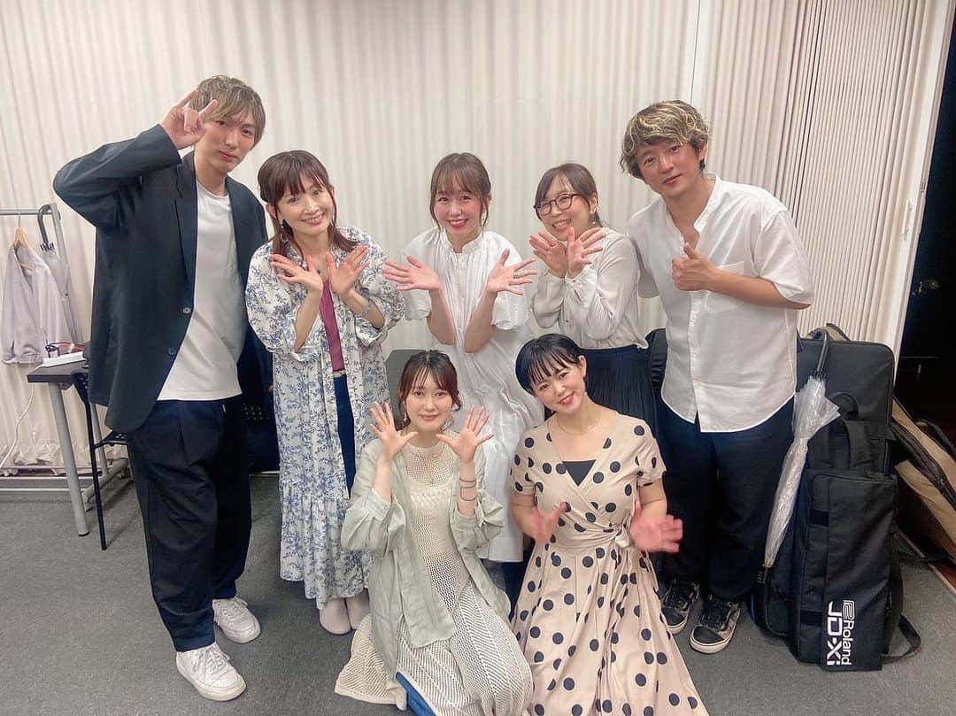 立石純子さんのインスタグラム写真 - (立石純子Instagram)「7/1(土)クアーズテック秦野カルチャーホール連動企画　 立石純子Presents 　 《夢を纏って》　 -bouquet-DAY2　 at横浜ミントホールさん@yokohama_mint_hall  Pf&Syn&Cho:furani Perc. 遠藤徳光 　 優しくて力強くて愛に溢れていて。　 ももこさん、まりさん、りかさんが心を押し上げてくれて無我夢中で臨んだステージは一緒に演奏してくださったfuraniさんのりさんのお陰様、沢山の方に嬉しいお声も頂き感無量の時間となりました😢　 物販ではこのイベント1日通しての嬉しい感想もたくさん届けて下さった方が本当に多くて、、何より嬉しかったです⋆✴︎⋆.*･　 　 配信でもコメントもご視聴もぜーーーんぶ見させていただきました。各地からのご視聴、本当にありがとうございました☺️🌹　　 皆さんのステージ、アーカイブは6/25(日)23：59までお楽しみいただけますのでよろしければぜひに⋆✴︎⋆.*･　 ☑︎立石純子HPから配信先リンクに飛んでいただけます 　 　 7/1へむけた連動企画-bouquet-《夢を纏って》も残すところ6/17.18日とあと2日。　　  大好きで、尊敬してやまない 皆さんの音を握りしめて。 　 皆さんと思い切り楽しめる日まで　 あと #19日 ☺️  　 #ありがとう #respect #musician #ブーケ#bouquet #シンガーソングライター #はだのブランドアンバサダー #感謝  #music #音楽 #enjoy #piano #ピアノ #yokohama #神奈川公演 #instagood #instapic #life  #7月1日 #クアーズテック秦野カルチャーホール #10th #anniversary #greatful」6月12日 23時28分 - junkokokotateishi