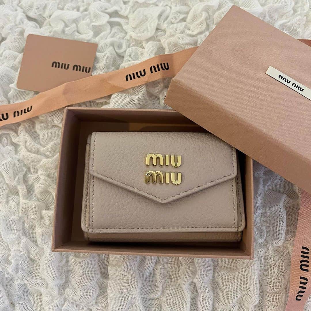 石井香帆のインスタグラム：「念願のmiumiu🥺🤍」