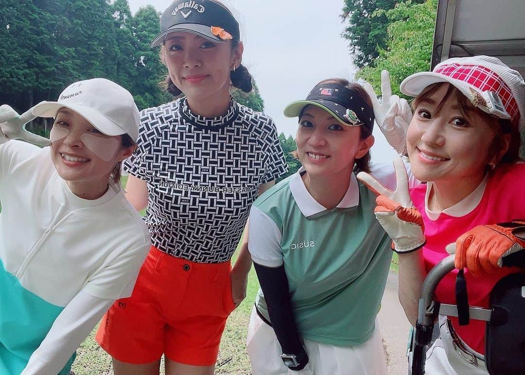 みかんさんのインスタグラム写真 - (みかんInstagram)「先日のゴルフ⛳️この日は女子2組で 回りました〜🏌️‍♀️ そして㊙️shotはもはやマストになりつつある😂 ㊙️要らないと思うでしょ？ そーやねんw特に危険な感じではないんだけど、私以外みんな独身なの😏 一応、嫁入り前だからさっ(笑) ㊙️付けといた🫶  女子2組とか普段、回らないから新鮮であった😉 この日も100切り出来ず。。。 試練はまだまだ続くようです😭 ぴえんだぜぇ🥺💦  #㊙️shot #みんなもジャンプしてみて #ゴルフ #ゴルフ女子 #ゴルフ女子って言っていいの？ #いや、言わせてーなwww #クソ下手やのに #上手くなりたい」6月12日 23時50分 - mikan02241984