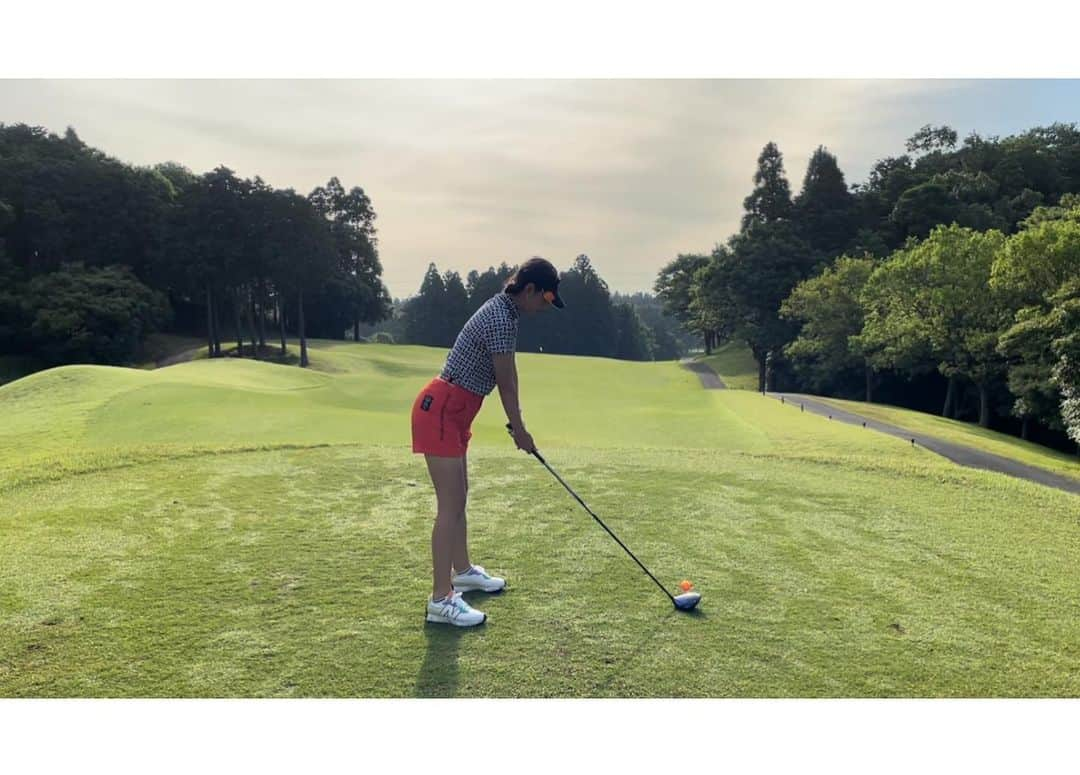 みかんさんのインスタグラム写真 - (みかんInstagram)「先日のゴルフ⛳️この日は女子2組で 回りました〜🏌️‍♀️ そして㊙️shotはもはやマストになりつつある😂 ㊙️要らないと思うでしょ？ そーやねんw特に危険な感じではないんだけど、私以外みんな独身なの😏 一応、嫁入り前だからさっ(笑) ㊙️付けといた🫶  女子2組とか普段、回らないから新鮮であった😉 この日も100切り出来ず。。。 試練はまだまだ続くようです😭 ぴえんだぜぇ🥺💦  #㊙️shot #みんなもジャンプしてみて #ゴルフ #ゴルフ女子 #ゴルフ女子って言っていいの？ #いや、言わせてーなwww #クソ下手やのに #上手くなりたい」6月12日 23時50分 - mikan02241984