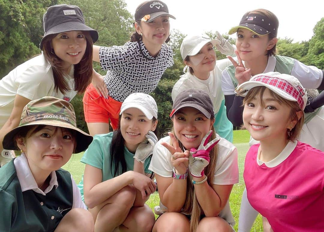 みかんさんのインスタグラム写真 - (みかんInstagram)「先日のゴルフ⛳️この日は女子2組で 回りました〜🏌️‍♀️ そして㊙️shotはもはやマストになりつつある😂 ㊙️要らないと思うでしょ？ そーやねんw特に危険な感じではないんだけど、私以外みんな独身なの😏 一応、嫁入り前だからさっ(笑) ㊙️付けといた🫶  女子2組とか普段、回らないから新鮮であった😉 この日も100切り出来ず。。。 試練はまだまだ続くようです😭 ぴえんだぜぇ🥺💦  #㊙️shot #みんなもジャンプしてみて #ゴルフ #ゴルフ女子 #ゴルフ女子って言っていいの？ #いや、言わせてーなwww #クソ下手やのに #上手くなりたい」6月12日 23時50分 - mikan02241984