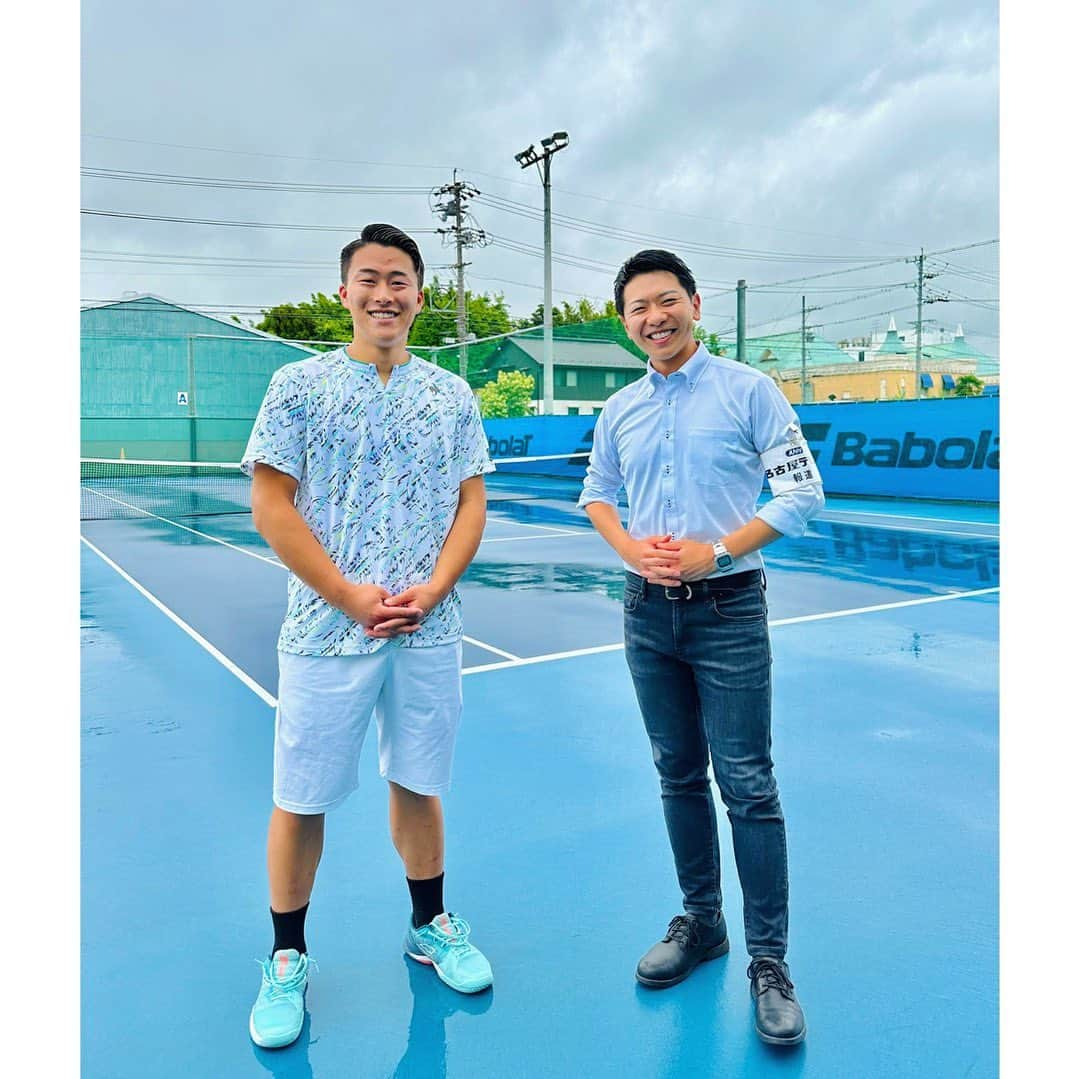 上坂嵩さんのインスタグラム写真 - (上坂嵩Instagram)「練習拠点🎾 . #車いすテニス の #全仏オープン で 史上最年少優勝を果たした #小田凱人 選手🏆 . その練習拠点である岐阜県岐南町の #岐阜インターナショナルテニスクラブ を取材しました🎤 . クラブのテニスコーチである呉岡さんに、 優勝後の小田選手とのやりとりや 普段の練習の様子などについて伺いました🎾 . ストイックに練習に取り組む小田選手の姿は、 練習に励む子どもたちのお手本になっているとのこと！ . またクラブに通うお母さん世代の方々に伺うと 「子ども・孫のような存在」と話す方ばかり🍀 . 小田選手が、 いかに地域の方々に愛されているのかを感じます🥇 . 呉岡さんによると、 小田選手がよりトレーニングに集中できるよう、 新たな施設も準備中とのこと！ . これからも、この地を拠点に練習を積み、 更なる高みへと昇っていくのが楽しみですね😊 . . #テニス #車いすテニス  #全仏  #グランドスラム #世界一 #優勝 #快挙 #岐阜 #岐南町 #愛知 #一宮  #メーテレ #アップ #アナウンサー #フィールドキャスター #ニュースワード #上坂嵩」6月12日 23時49分 - takashi_uesaka_nbn