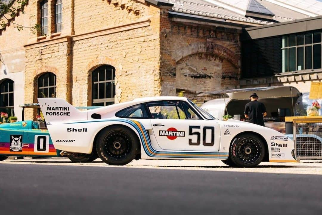 ポール・ケーシーさんのインスタグラム写真 - (ポール・ケーシーInstagram)「A wonderful weekend celebrating 75 Years of @porsche sports cars. The Porsche Community Event which took place at the Wagenhallen Stuttgart was magic.  . #75YearsPorsche #DrivenByDreams . @porsche_newsroom」6月12日 23時41分 - paul_caseygolf