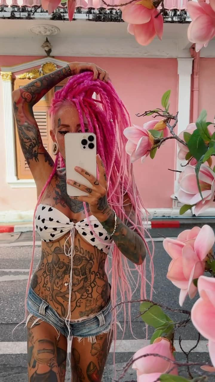 Bantik Boyのインスタグラム：「When you’re out of sight, In my mind 🌸 @bantikboymodel  #bantikboy #dreads #phuket」