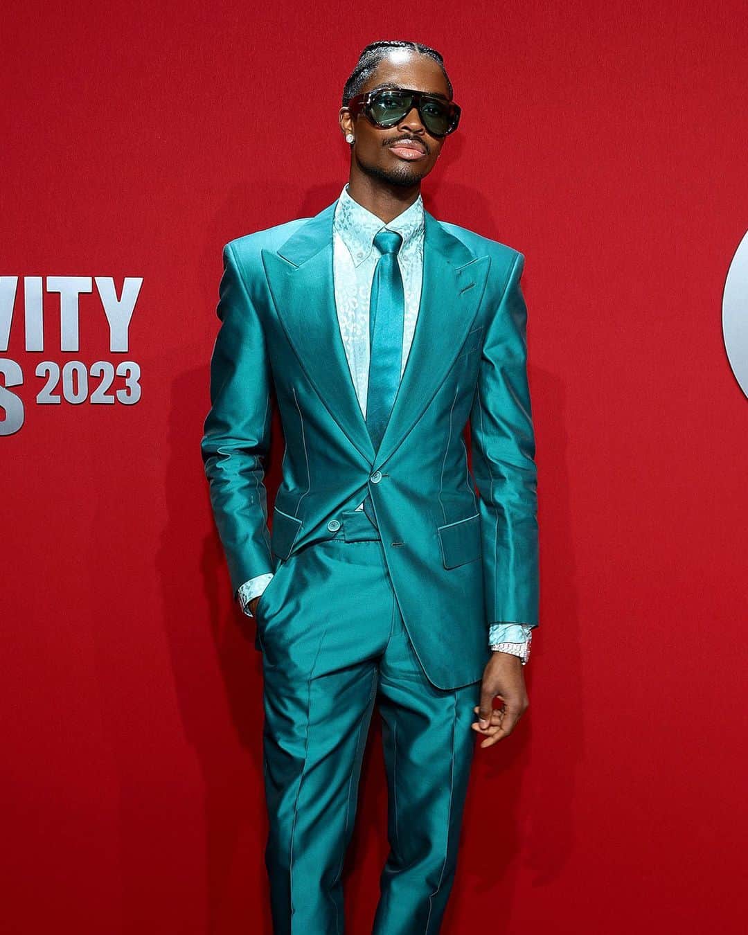のインスタグラム：「#ALTONMASON WEARING #TOMFORD TO THE 2023 @GQ GLOBAL CREATIVITY AWARDS.   #TOMFORD #TFRedCarpet」
