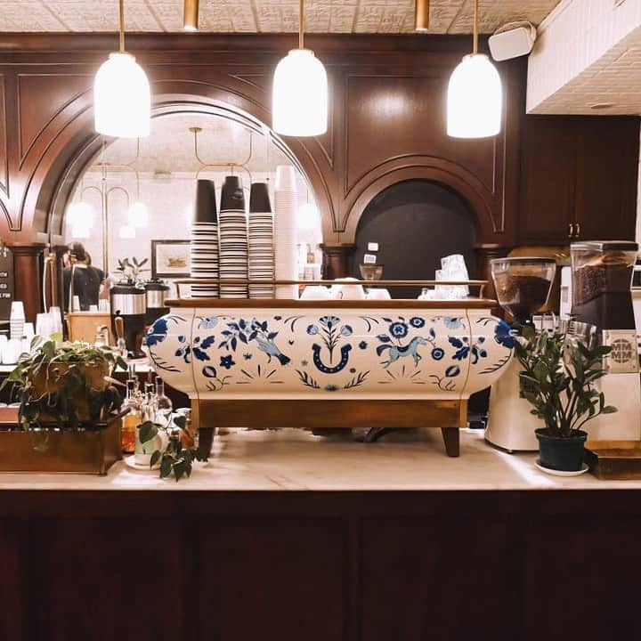 Stumptown Coffee Roastersさんのインスタグラム写真 - (Stumptown Coffee RoastersInstagram)「@bader_bin_abdullah_ enjoying a cup of coffee at our Cobble Hill location! ☕️  📍212B Pacific Street Brooklyn, NY 11201」6月12日 23時51分 - stumptowncoffee