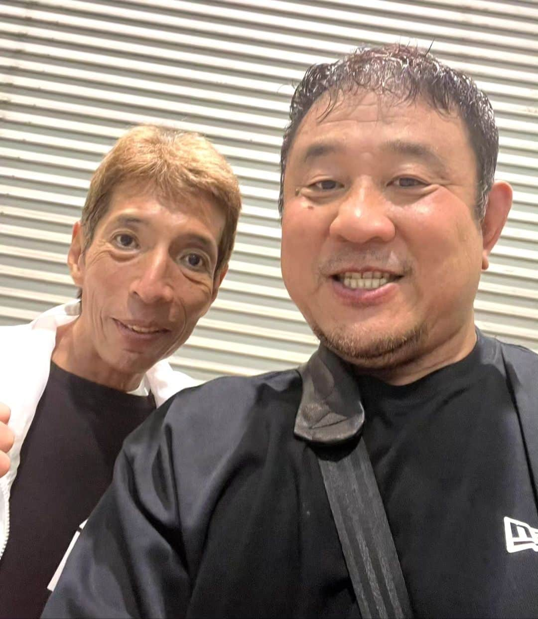 松野行秀さんのインスタグラム写真 - (松野行秀Instagram)「昨日は全日本プロレスさん郡山大会へ参戦をさせて頂きました✨  会場となったビッグパレットふくしまには、雨にもかかわらず超満員のお客様がお集まりになりました✨  全日本プロレスさんには初参戦ということもあり、最初は柄にもなく(笑)緊張感マックスでしたが、同じく今大会に参戦された新日本プロレス所属の大先輩の永田裕志選手や小島聡選手から気さくに声を掛けて頂いた上、写真までご一緒させて頂き緊張感が一気にほぐれました😊  昨日の私の試合は、(第5代王者組)ATM&大森隆男&ブラックめんそーれ　vs　(挑戦者組)ブラックタイガー&ゴージャス松野&愛澤No.1の全日本プロレスTV認定6人タッグ選手権試合でした。  力及ばずでベルト奪取は成りませんでしたが、入場時に全日本プロレスさんの会場にゴージャス松野の入場テーマが鳴り響いた瞬間、なにものにも代え難い感動を覚えました😊  #全日本プロレス #ajpw #郡山大会」6月12日 23時55分 - g.matsuno