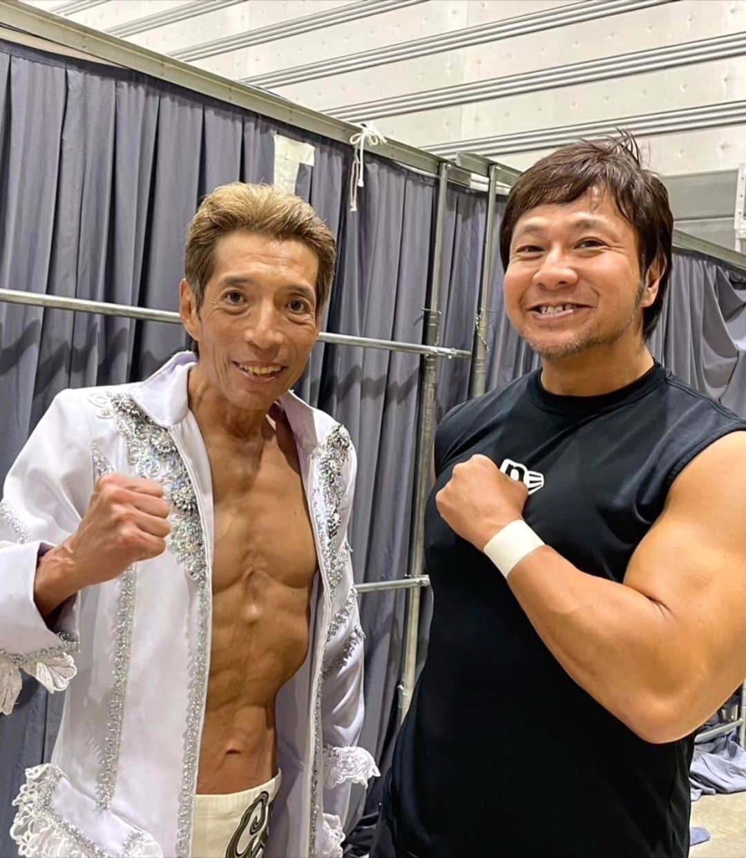 松野行秀さんのインスタグラム写真 - (松野行秀Instagram)「昨日は全日本プロレスさん郡山大会へ参戦をさせて頂きました✨  会場となったビッグパレットふくしまには、雨にもかかわらず超満員のお客様がお集まりになりました✨  全日本プロレスさんには初参戦ということもあり、最初は柄にもなく(笑)緊張感マックスでしたが、同じく今大会に参戦された新日本プロレス所属の大先輩の永田裕志選手や小島聡選手から気さくに声を掛けて頂いた上、写真までご一緒させて頂き緊張感が一気にほぐれました😊  昨日の私の試合は、(第5代王者組)ATM&大森隆男&ブラックめんそーれ　vs　(挑戦者組)ブラックタイガー&ゴージャス松野&愛澤No.1の全日本プロレスTV認定6人タッグ選手権試合でした。  力及ばずでベルト奪取は成りませんでしたが、入場時に全日本プロレスさんの会場にゴージャス松野の入場テーマが鳴り響いた瞬間、なにものにも代え難い感動を覚えました😊  #全日本プロレス #ajpw #郡山大会」6月12日 23時55分 - g.matsuno