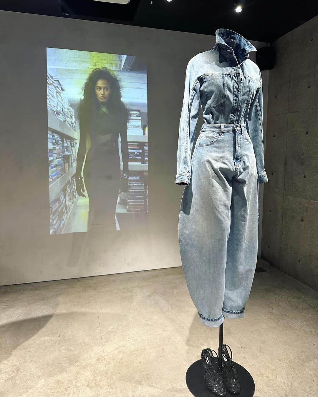 風間ゆみえのインスタグラム：「展示会備忘録。  ALAÏA @maisonalaia」