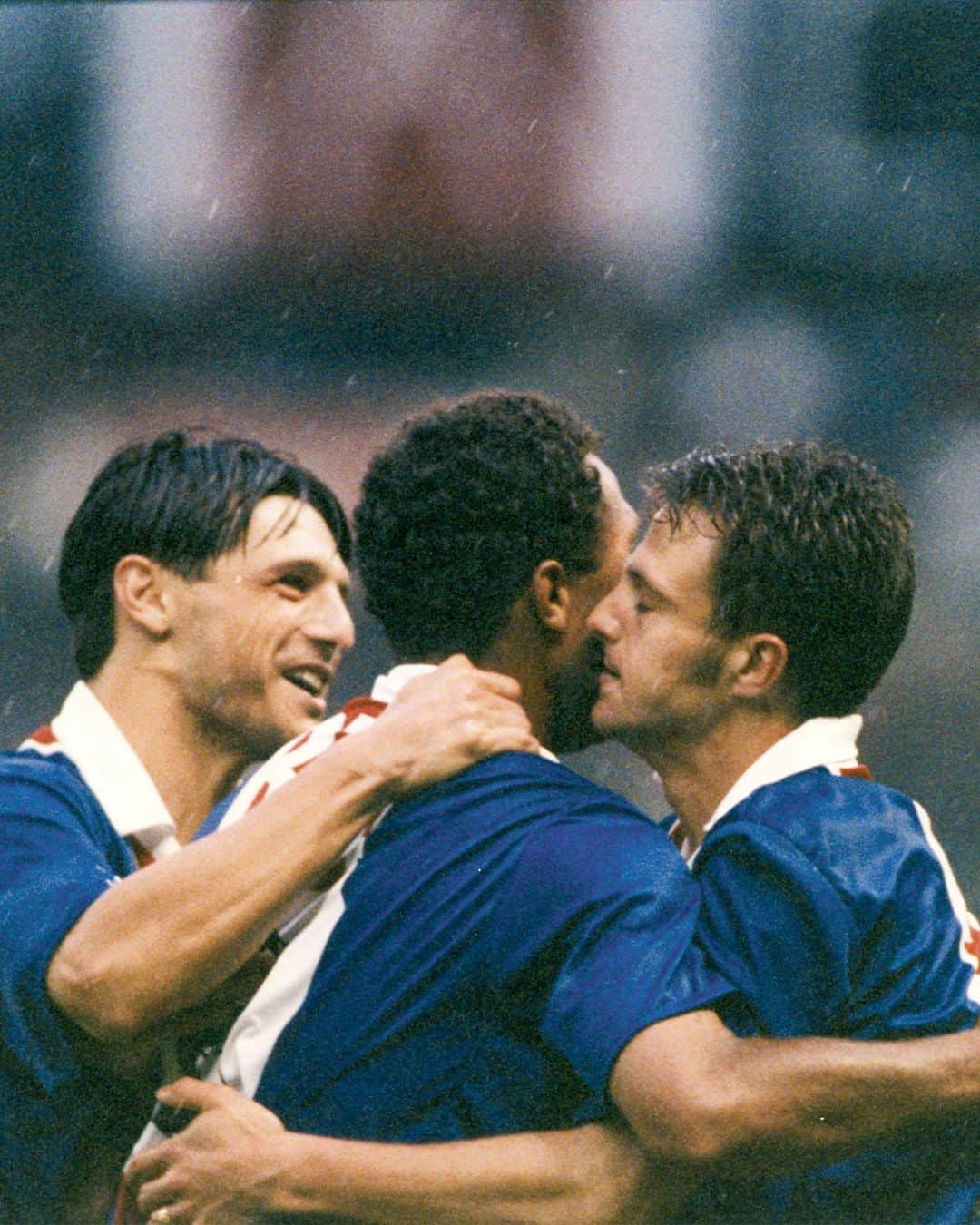パリ・サンジェルマンFCさんのインスタグラム写真 - (パリ・サンジェルマンFCInstagram)「🗓🔙 #OnThisDay - 1993   Three goals from set pieces 🆚 Nantes meant Paris Saint-Germain were crowned French Cup champions for the 3️⃣rd time! 🏆🔴🔵  🗓🔙 #OnThisDay - 1993  Trois buts sur coups de pied arrêtés offraient au Paris Saint-Germain la 3️⃣ème Coupe de France de son histoire 🆚 Nantes (3-0) ! 🏆🔴🔵」6月13日 1時50分 - psg