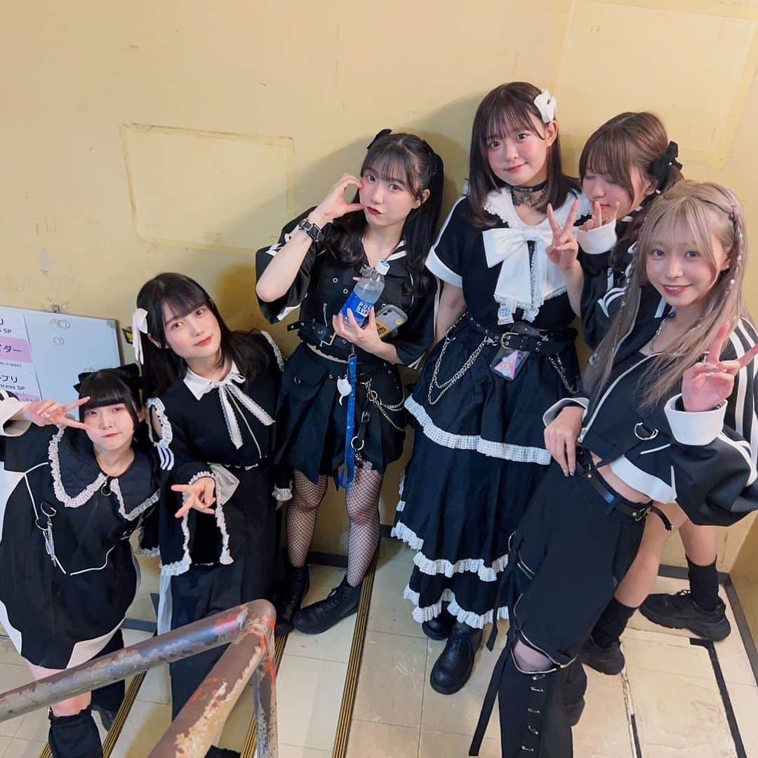 月に足跡を残した6人の少女達は一体何を見たのか…のインスタグラム：「3日間ライブありがとうございました！🌙 とても楽しい連日ライブでした！  #ゆうなの喉早く治りますように #ゆうな早く喉治って」