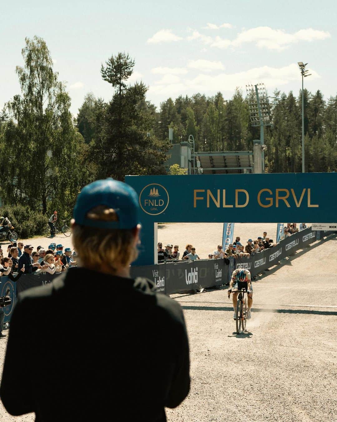 Zipp Speed Weaponryさんのインスタグラム写真 - (Zipp Speed WeaponryInstagram)「The inaugural edition of @fnldgrvl was a huge success in so many ways. . This weekend, riders descended on Lahti, Finland from all over the globe to take part in this exciting new event hosted by @sbtgrvl, @tiffanycromwell, and @valtteribottas. Treated to endless daylight and Finnish hospitality, event goers discovered the amazing riding that Finland has to offer. . Race day proved to be fruitful for Zipp athletes, with Tiffany Cromwell taking the WIN for the women in the 177km course and Valtteri taking 3rd in the 77km course. @paul_voss rounded out the podium for the men in 3rd in the 177km with @o1jasper and @roche_nicholas finishing in the top ten of a very spicy pro field. . We can’t tell you enough that this race should go on your calendar for next year! Congratulations to all who made the trek to Lahti to line up for FNLD GRVL 🏁🇫🇮 . 📸 @carlo_anz」6月13日 0時09分 - zippspeed