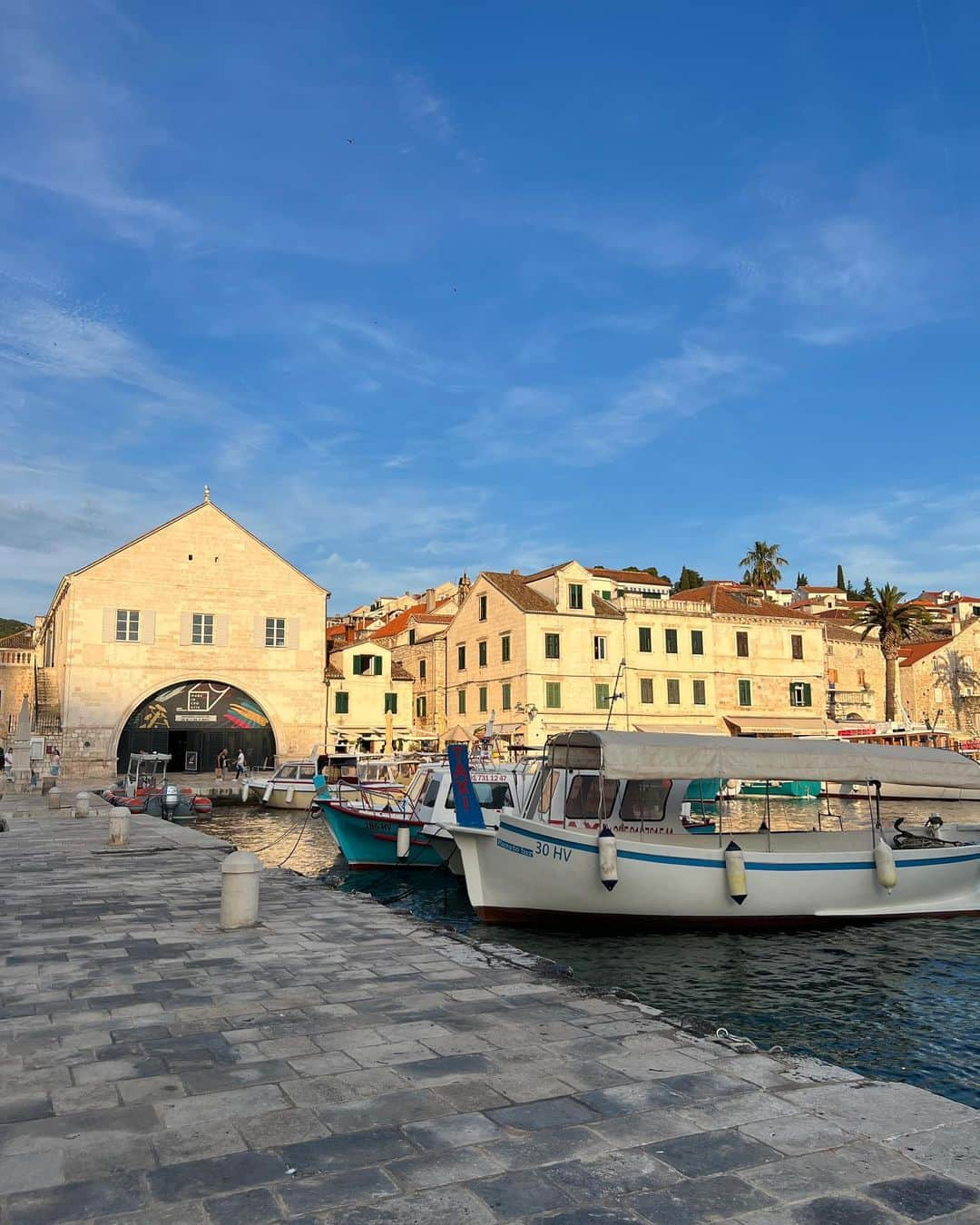 Earth Picsさんのインスタグラム写真 - (Earth PicsInstagram)「@ericdamier —Hvar is an island located in the Adriatic Sea, off the coast of Croatia. Its history dates back thousands of years, making it one of the oldest inhabited islands in the Mediterranean. The island has been influenced by various civilizations, leaving behind a rich historical and cultural heritage.  Ancient Greeks established a colony on Hvar in the 4th century BC, naming it Pharos. The island flourished under Greek rule, with its main settlement becoming an important center for trade and navigation in the region.  Over the centuries, Hvar was ruled by different powers, including the Romans, Byzantines, and various Croatian rulers. In the Middle Ages, it faced frequent invasions by Venetians, Ottoman Turks, and pirates. Despite these challenges, Hvar managed to maintain its prominence as a trading and maritime hub.  During the Venetian rule in the 13th century, the island experienced economic growth and cultural development. Many notable buildings, including palaces, fortifications, and churches, were constructed during this period, showcasing Venetian architectural influences.  In the 19th century, Hvar, along with the rest of Croatia, came under the rule of the Habsburg Monarchy. The island continued to thrive economically, with its wine production and lavender cultivation gaining recognition and popularity.  During the 20th century, Hvar faced turbulent times, including two world wars and changes in political regimes. After World War II, Croatia became part of the Socialist Federal Republic of Yugoslavia. Following the breakup of Yugoslavia in the 1990s, Croatia declared its independence, leading to the Croatian War of Independence.  Since Croatia's independence, Hvar has experienced a resurgence in tourism and has become a popular destination for visitors seeking its beautiful beaches, vibrant nightlife, and rich cultural heritage. The island's historical sites, such as the Hvar Fortress, St. Stephen's Cathedral, and the Arsenal building, continue to attract tourists from around the world.  Today, Hvar remains a charming blend of ancient history, natural beauty, and modern tourism, making it one of Croatia's most beloved destinations.」6月13日 0時19分 - earthpix