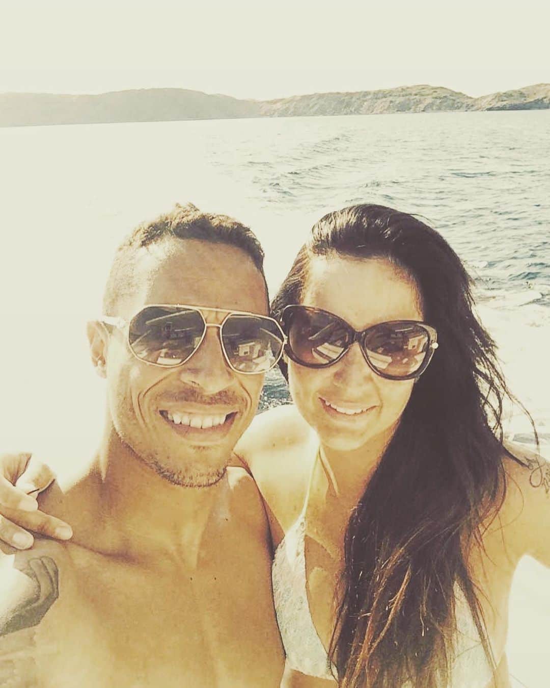 アドリアーノ・コレイアのインスタグラム：「Minha eterna namorada !!! Te amo lindaaa @manumendesdecor 😍😍😘 feliz dia dos namorados #loveforever#❤️❤️」