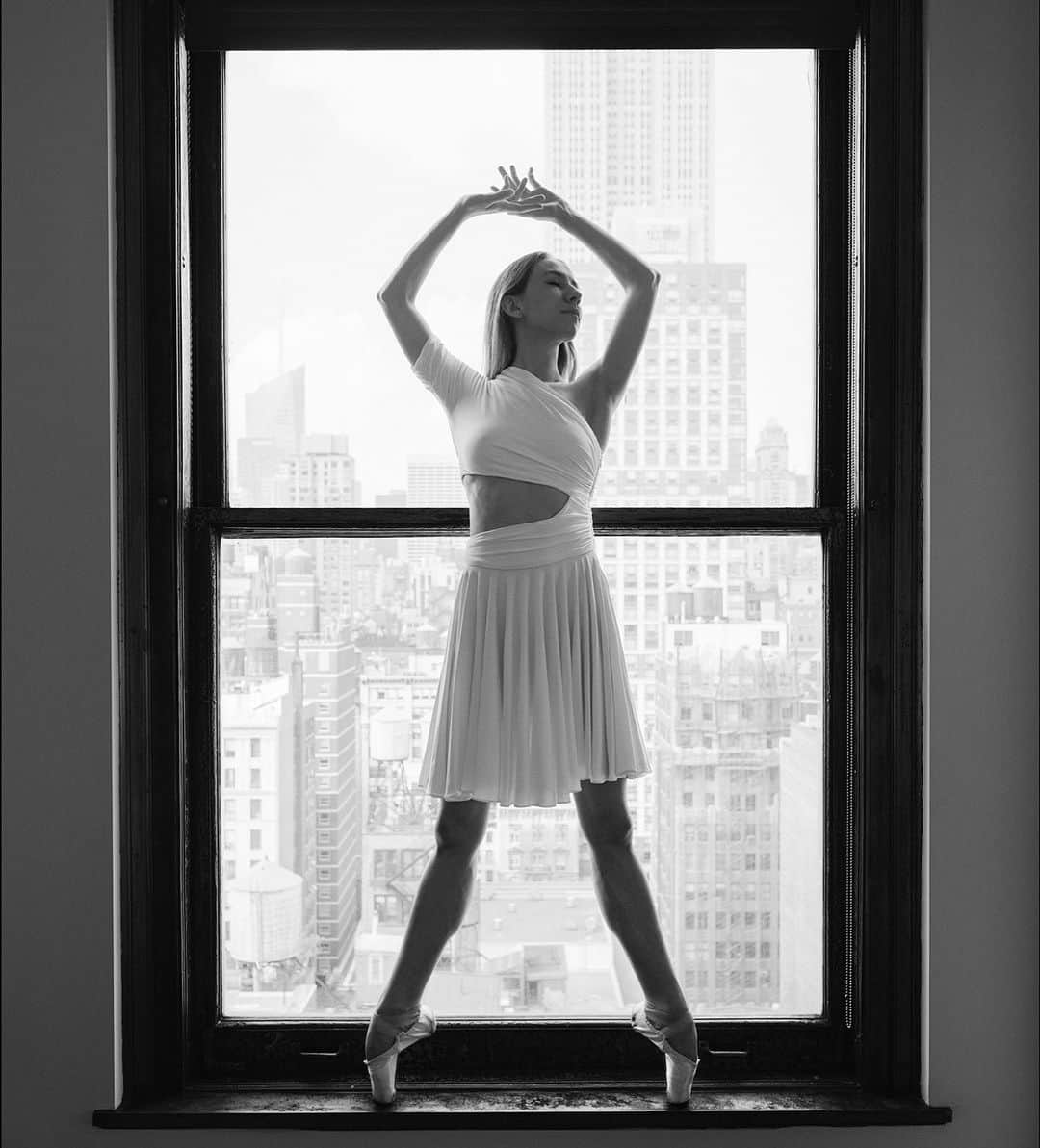 ballerina projectのインスタグラム：「𝐈𝐬𝐚𝐛𝐞𝐥𝐥𝐚 𝐁𝐨𝐲𝐥𝐬𝐭𝐨𝐧 in New York City.   @isabellaboylston #isabellaboylston #ballerinaproject #newyorkcity #ballerina #ballet #dance #pointeshoes   Ballerina Project 𝗹𝗮𝗿𝗴𝗲 𝗳𝗼𝗿𝗺𝗮𝘁 𝗹𝗶𝗺𝗶𝘁𝗲𝗱 𝗲𝗱𝘁𝗶𝗼𝗻 𝗽𝗿𝗶𝗻𝘁𝘀 and 𝗜𝗻𝘀𝘁𝗮𝘅 𝗰𝗼𝗹𝗹𝗲𝗰𝘁𝗶𝗼𝗻𝘀 on sale in our Etsy store. Link is located in our bio.  𝙎𝙪𝙗𝙨𝙘𝙧𝙞𝙗𝙚 to the 𝐁𝐚𝐥𝐥𝐞𝐫𝐢𝐧𝐚 𝐏𝐫𝐨𝐣𝐞𝐜𝐭 on Instagram to have access to exclusive and never seen before content. 🩰」