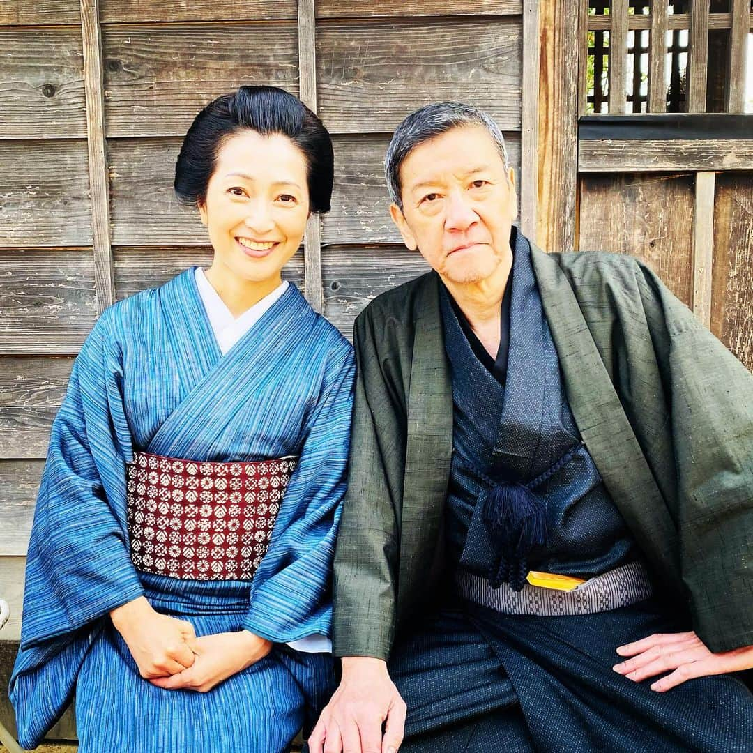 鶴田真由さんのインスタグラム写真 - (鶴田真由Instagram)「うちの夫です。 今週は江戸っ子女将で登場してるので見てね❣️  #らんまん #奥田瑛二  #石板印刷  #鶴田真由 #朝ドラ」6月13日 0時29分 - mayutsuruta