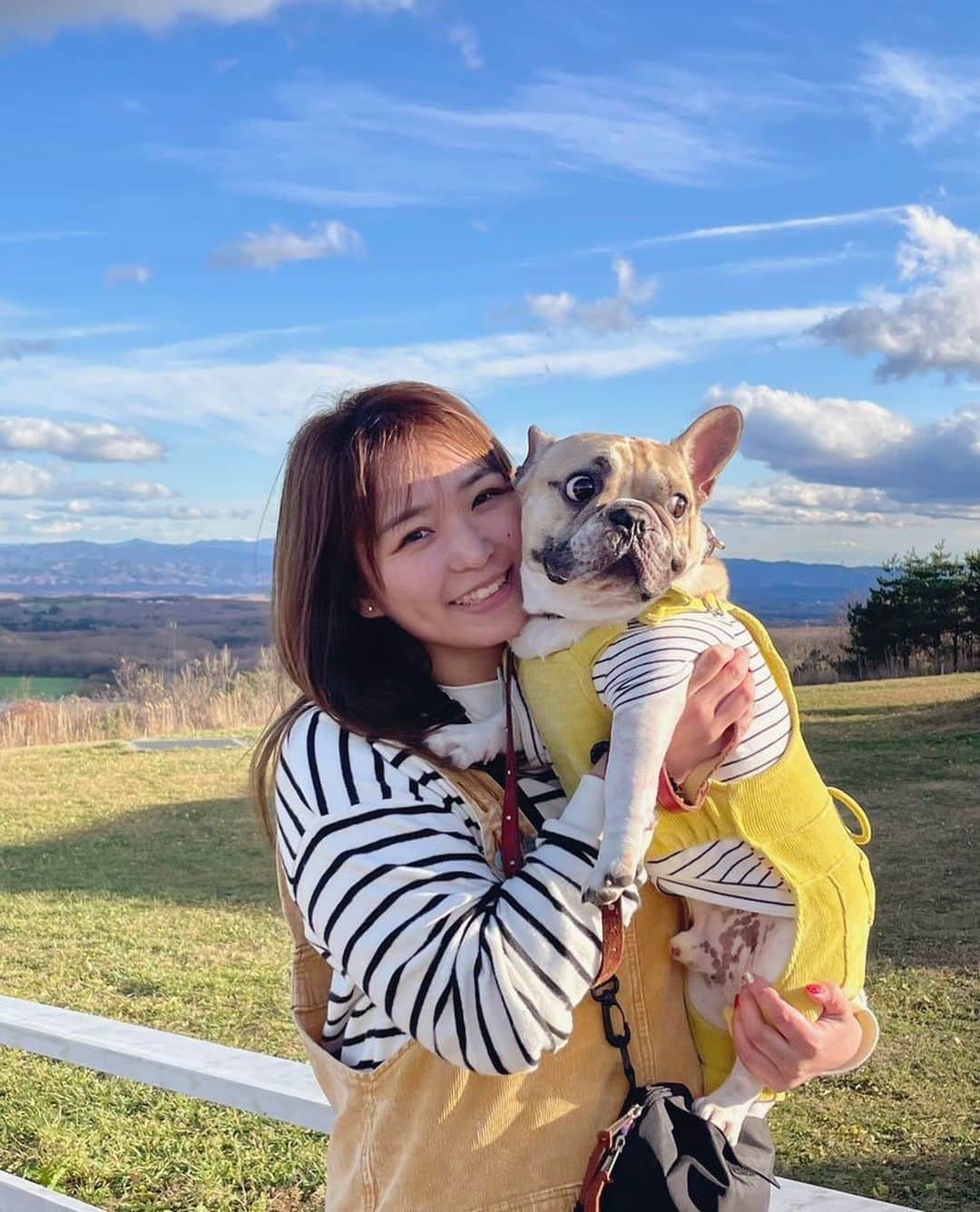 Sareeeのインスタグラム：「チャンプ6歳おめでとう🐶🎂 これからもずっと一緒にいてね☀️」