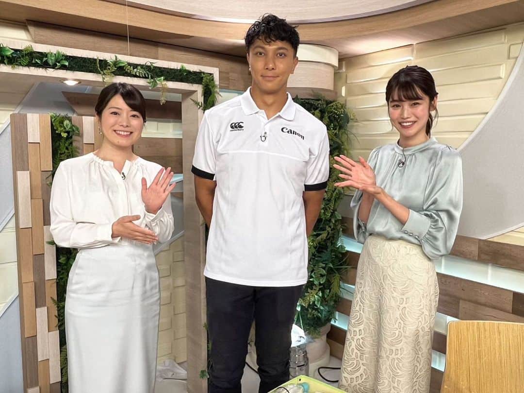 藤坂奈央のインスタグラム：「. 今日のNewsLink スポーツコーナーには ラグビーリーグ1横浜キヤノンイーグルスの 松井千士選手がスタジオへ🏉✨ シーズン中はすでに寝ている時間とのこと…！ 遅い時間にも関わらず生出演、感謝です。  直前は「緊張します」とおっしゃってましたが ラグビーの話はもちろん、プライベートの話まで たくさん話してくださって時間があっという間でした☺️  生出演の様子はあす 番組公式YouTubeにアップされる予定です✔︎」