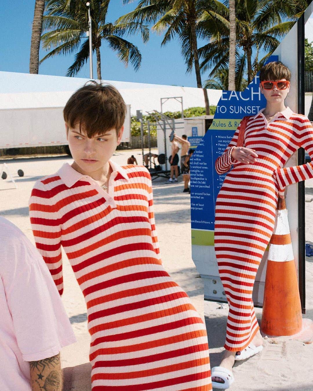 ベネトンのインスタグラム：「Miami vibes, plus Benetton iconic stripes and pop prints. It's a colorful, sporty game on the famous Ocean Drive.  Shop the SS23 collection by @andreaincontri online and in store.  #Benetton」
