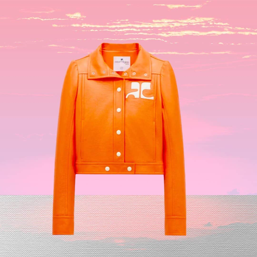 レクレルールさんのインスタグラム写真 - (レクレルールInstagram)「As Sinatra would say “Orange is the happiest color”, LECLAIREUR proves it with a playful iteration of Courrèges’ iconic vinyl jacket. Perfect for mid-season or those summer’s chilly nights…  #LECLAIREUR #courreges #Courrèges #Fashion #PFW #FrenchFashion #ParisianFashion #Parisianstyle #ParisShopping #Orange #Summer23」6月13日 0時54分 - leclaireur