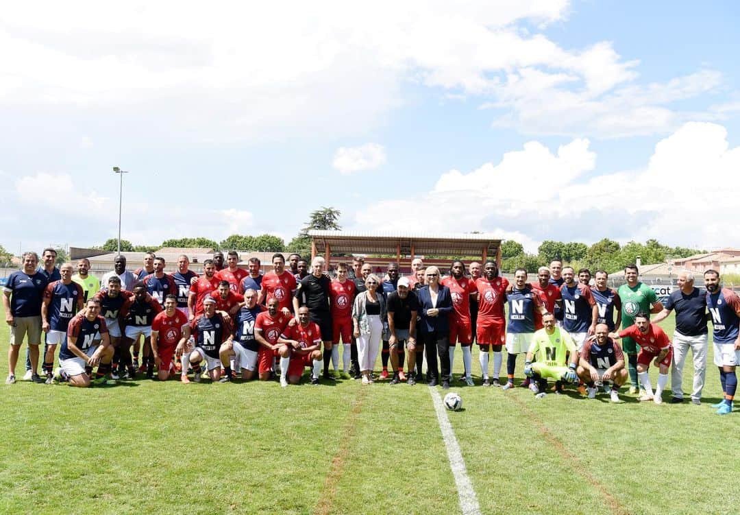アンリ・ベディモさんのインスタグラム写真 - (アンリ・ベディモInstagram)「Match de gala pour l’association Afaya. Les légendes @mhscofficiel  VS barbagiuansmonaco ⚽️」6月13日 0時57分 - bedims12