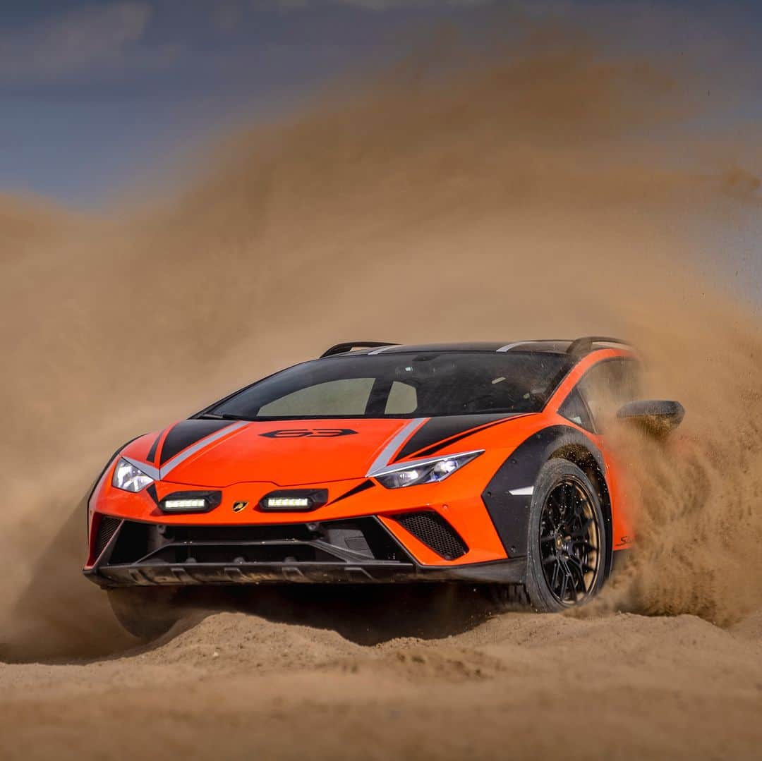 ランボルギーニのインスタグラム：「Where the unpaved route begins, the adventure starts. Feel like a pilot, drifting like you've always dreamed of with Huracán Sterrato.  #Lamborghini #HuracanSterrato #BeyondTheConcrete __ Huracán Sterrato: fuel consumption combined: 14,9 l/100km (WLTP); CO2-emissions combined: 337 g/km (WLTP)」