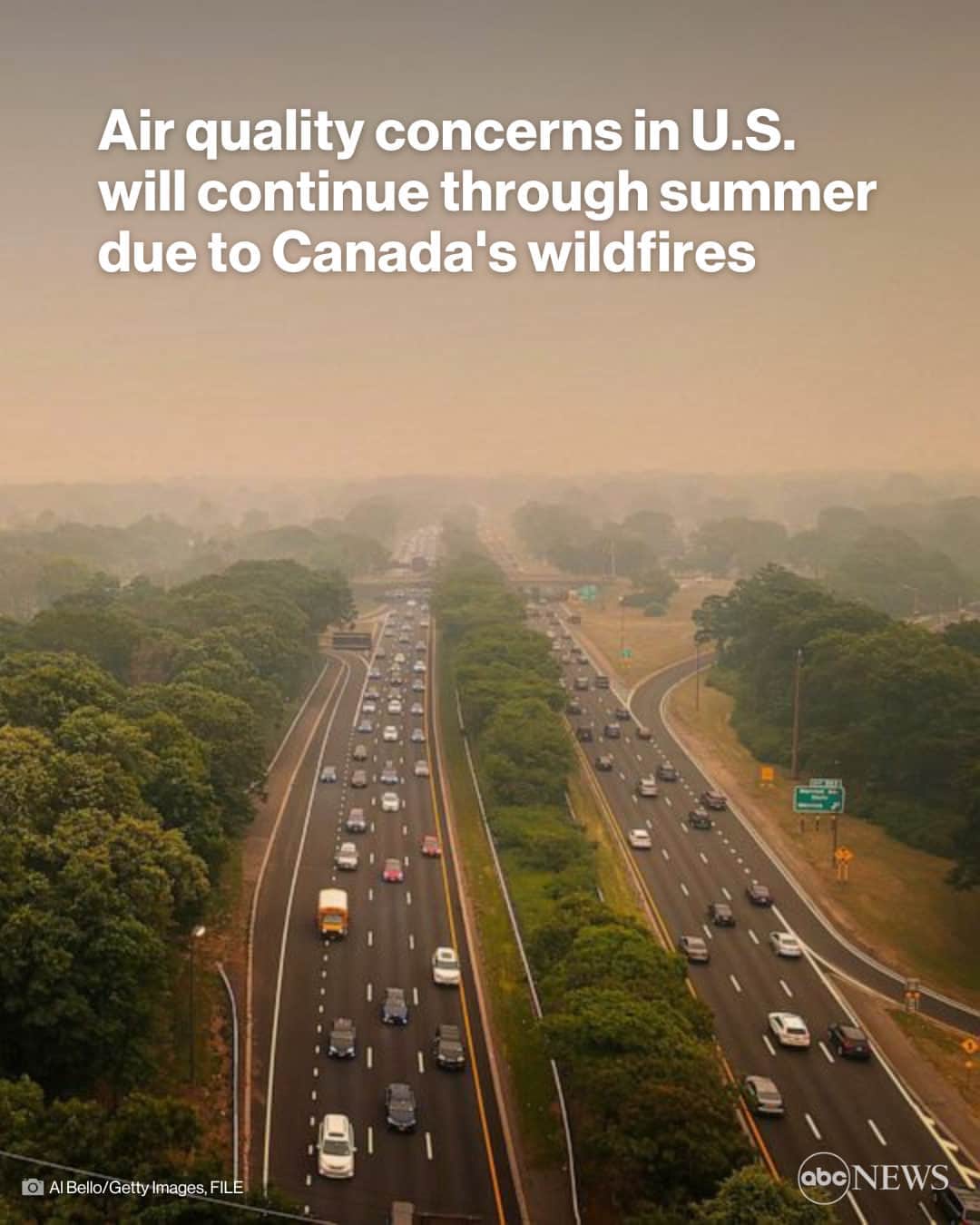 ABC Newsのインスタグラム：「As the wildfires continue in Canada and eventually start on the West Coast of the U.S., the smoke being emitted from the heavy flames will continue to compromise air quality as it moves east, experts say. MORE AT LINK IN BIO.」