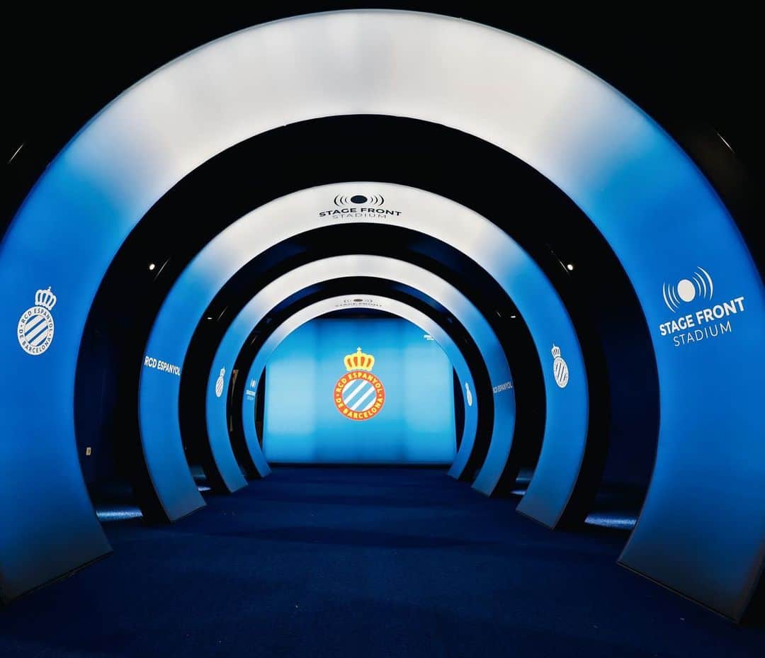 RCDエスパニョールのインスタグラム：「😍 Quin luxe d'estadi: #StageFrontStadium!」