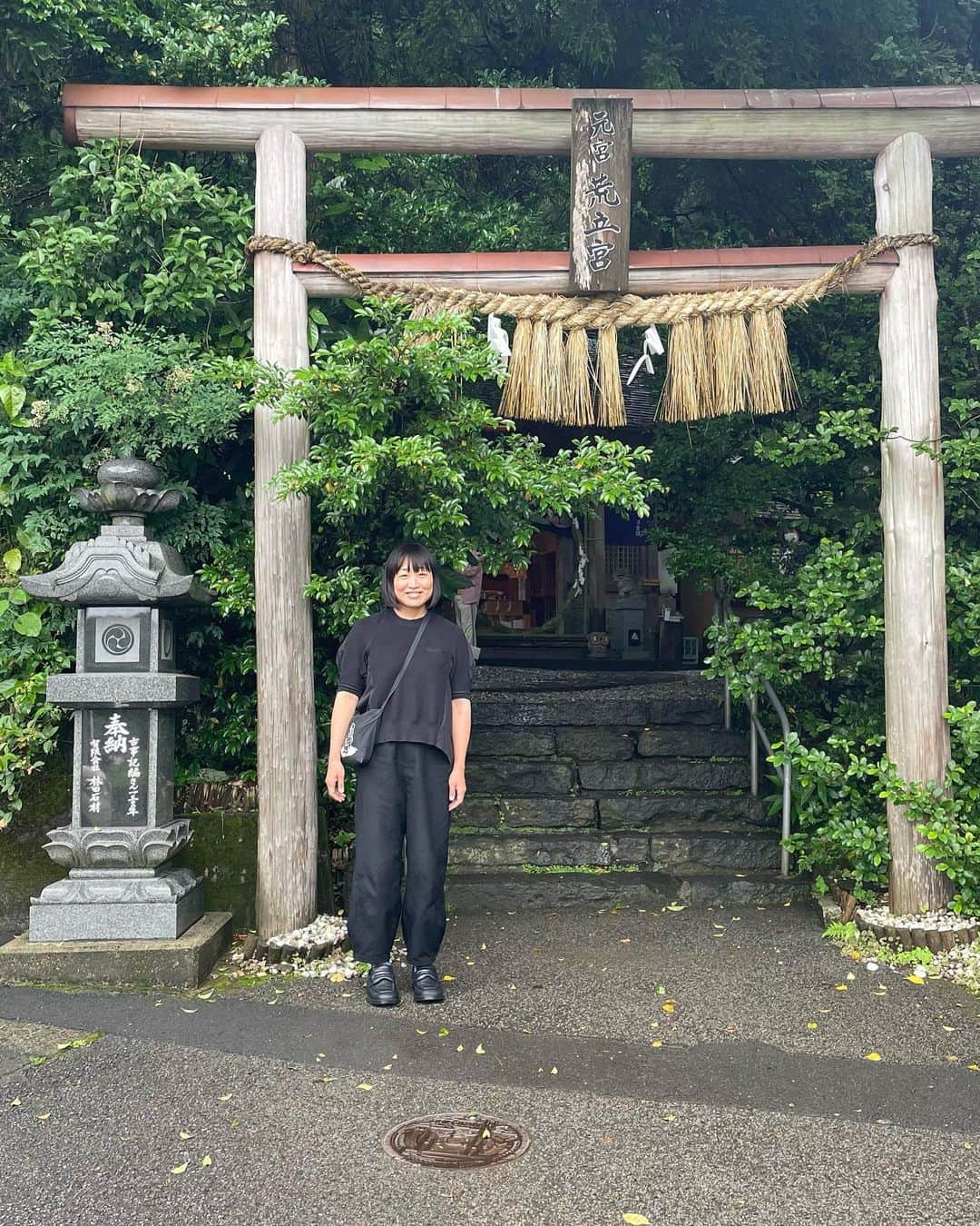 南海キャンディーズ【公式】のインスタグラム：「宮崎県　荒立神社 　　　　大御神社 　　　　都井岬 　ありがとうございました。 　きれいでした。。。」