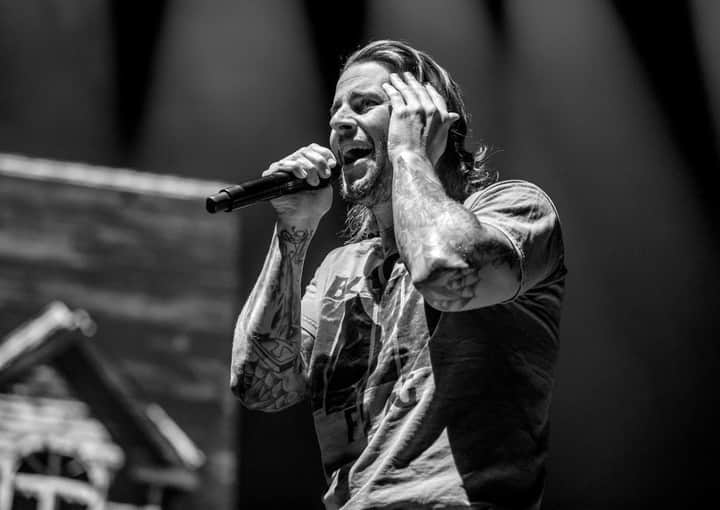 Revolverのインスタグラム：「⚡ Avenged Sevenfold made dreams come true at their triumphant tour kickoff show on Friday — their first L.A. headlining gig in over a decade!⁠ ⁠ We were there. Read our review at the link in our bio. 🔗⁠ ⁠ 📷: @steveappleford」