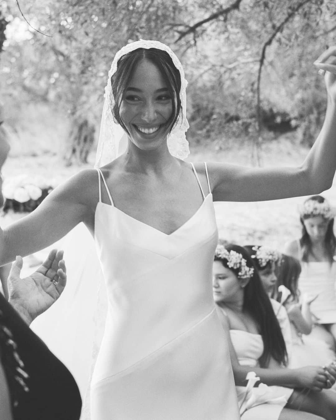 Galia Lahavさんのインスタグラム写真 - (Galia LahavInstagram)「The most perfect wedding gown for this celebration of pure love. LILOU captures the essence of effortlessness and chic sophistication, embodying elegance and honesty.  Our wedding weekend collection is available online, versatile as ever.」6月13日 1時19分 - galialahav