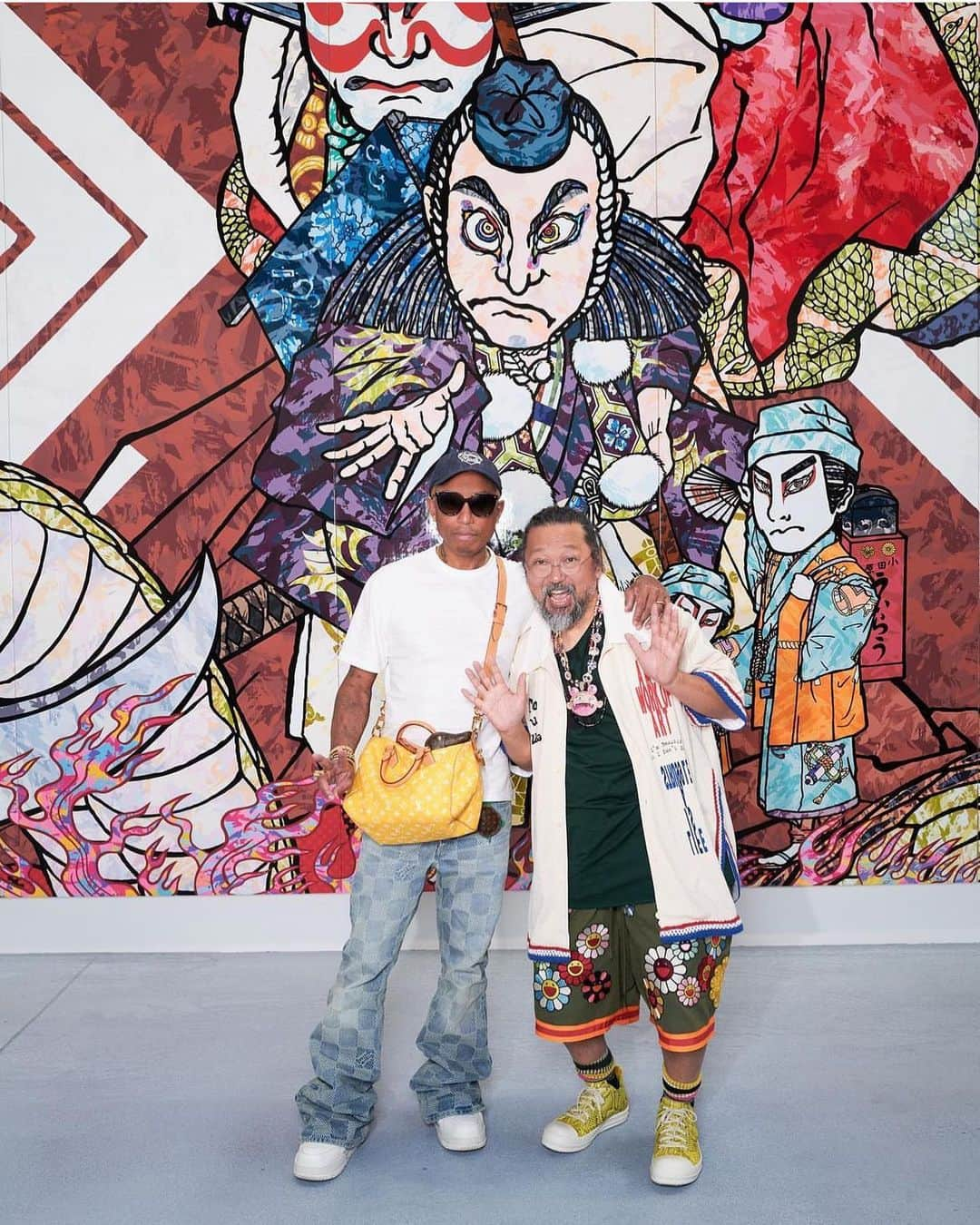 村上隆さんのインスタグラム写真 - (村上隆Instagram)「Pharrell @pharrell , who has become the Men’s Creative Director of LV and will hold his first show on June 20, came all the way to the opening of my exhibition. I am deeply grateful to him for taking time out of his tremendously busy schedule. The first time we met was in 2007 at my solo exhibition at LAMOCA, ©️MURAKAMI, when NIGO @nigo invited him along to the opening gala event. After that, Emmanuel Perrotin @perrotin invited me to collaborate with him, and our relationship has been continuing for a long time since. We have known each other for more than 20 years now. Every time I see him again at a creative event or occasion, I look at him with nothing but respect as he has become a person of ever greater creative depth. I was very happy that he came to the opening yesterday. Thank you so much again.  photo: @saskialawaks ☜❤️」6月13日 1時42分 - takashipom