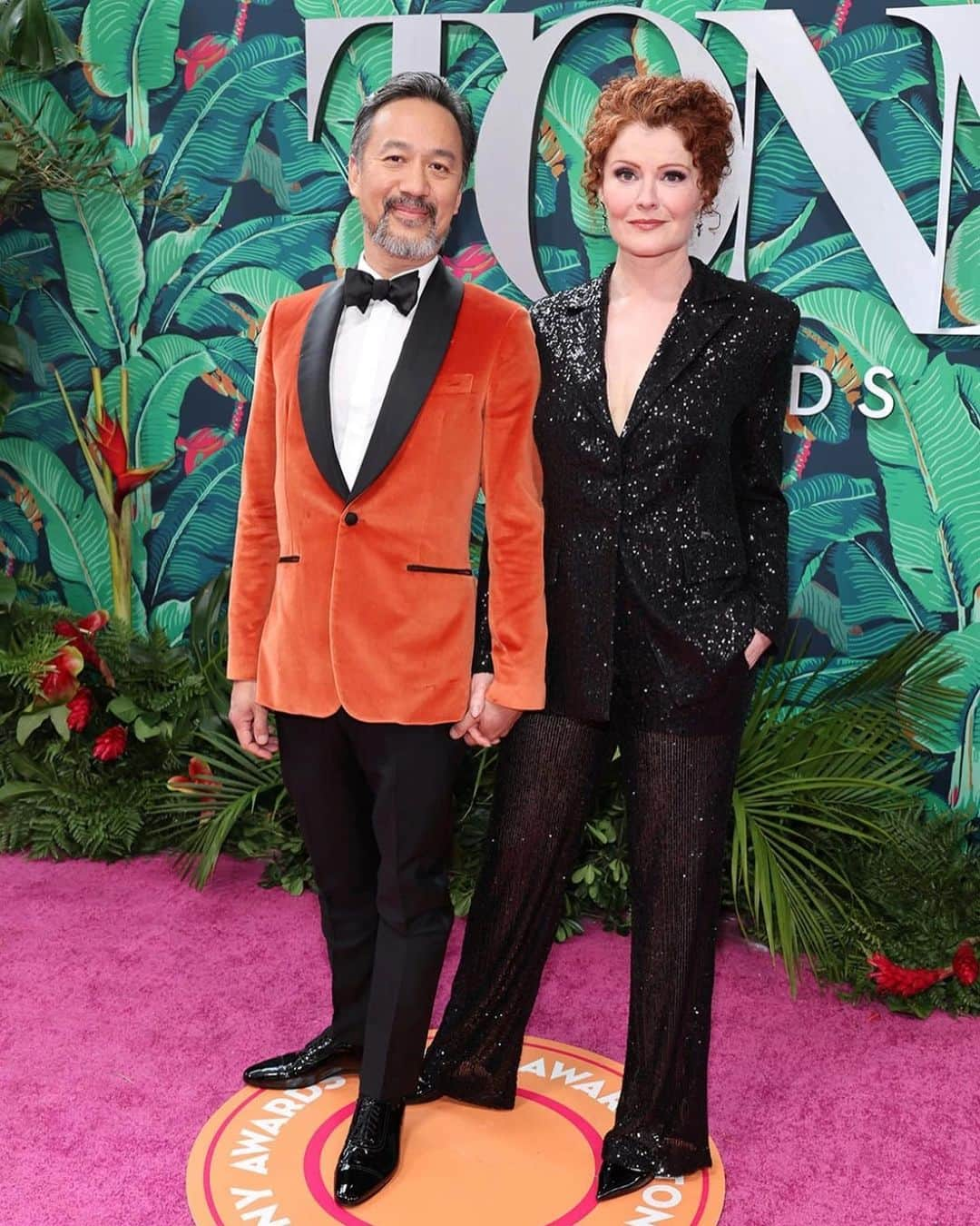 レベッカ・ウィソッキーのインスタグラム：「So proud to be this guy’s arm candy. Congratulations to @lapchichu & all of the magnificent talent honored last night at @thetonyawards @cbstv It was a wonderful night and we looked GOOD! 🥰  Suits: @paulsmithdesign & @aggi_global  Hair: @coreytuttlehair  Makeup: @makeupbyjoseeleduc   #tonyawards」