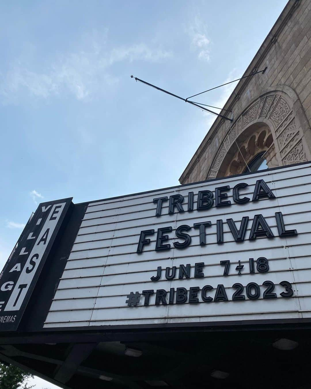 ジェイド・ペティージョンさんのインスタグラム写真 - (ジェイド・ペティージョンInstagram)「Fish out of Water world premiere at Tribeca. What a gift it has been to be able to work with artists as passionate and talented as this group. Forever inspired by each of you. Cheers to  #FishoutofWater 🫶🏻」6月13日 1時45分 - jadepettyjohn_official