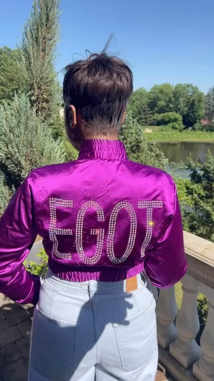 ジェニファー・ハドソンのインスタグラム：「A year ago today , I became the 17th EGOT!! There are no limits to what God can do! Its a year later and I’m still 17 .」