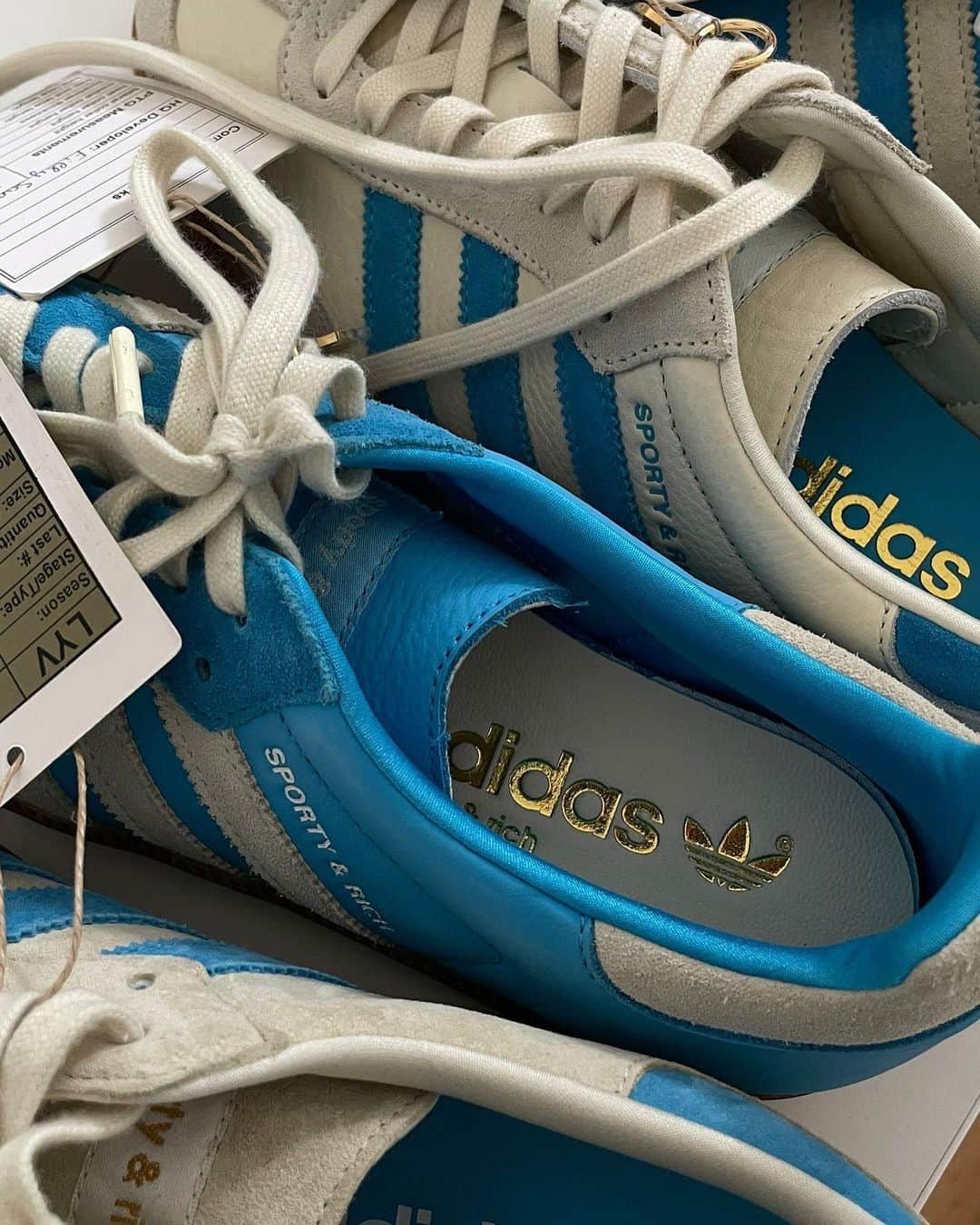 emilyのインスタグラム：「JUNE 15 🦋🦋🦋🦋🦋🦋🦋  @sportyandrich x @adidasoriginals」