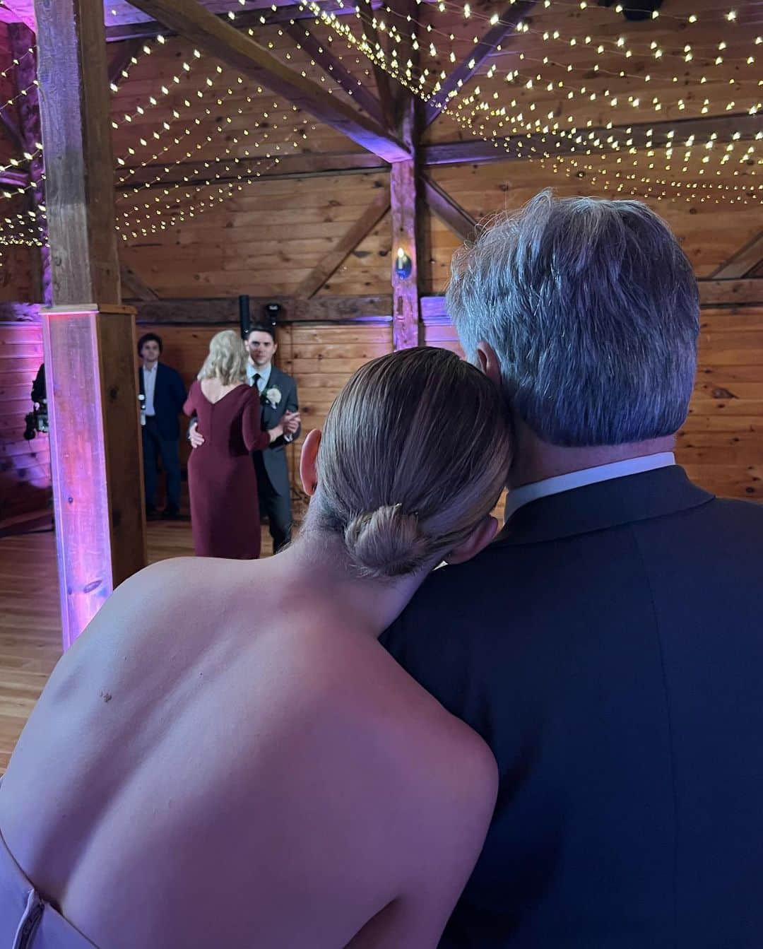アシュリー・ケインさんのインスタグラム写真 - (アシュリー・ケインInstagram)「Love like the two of you have is so beautiful to be around, to see, to feel. It looks like home, security, a breath of fresh air, unconditional. You fit. You bring out the best in each other and because of that you bring out the best in the people around you. I’m so excited for this life that you will continue to build together.  Rachel & Brenden, you are so loved by so many🤍 Congratulations on a stunning weekend and a beautiful marriage!」6月13日 2時05分 - icegirlash