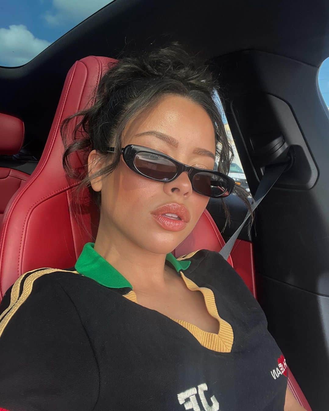 シエラ・ラミレスのインスタグラム：「it’s monday, let’s get this bread🥯🥖🥐🍞🥨」