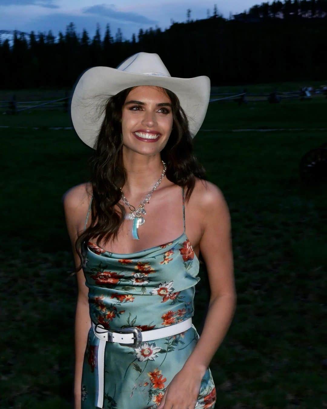 サラ・サンパイオのインスタグラム：「You’re a cowboy like meeeee 🤠」