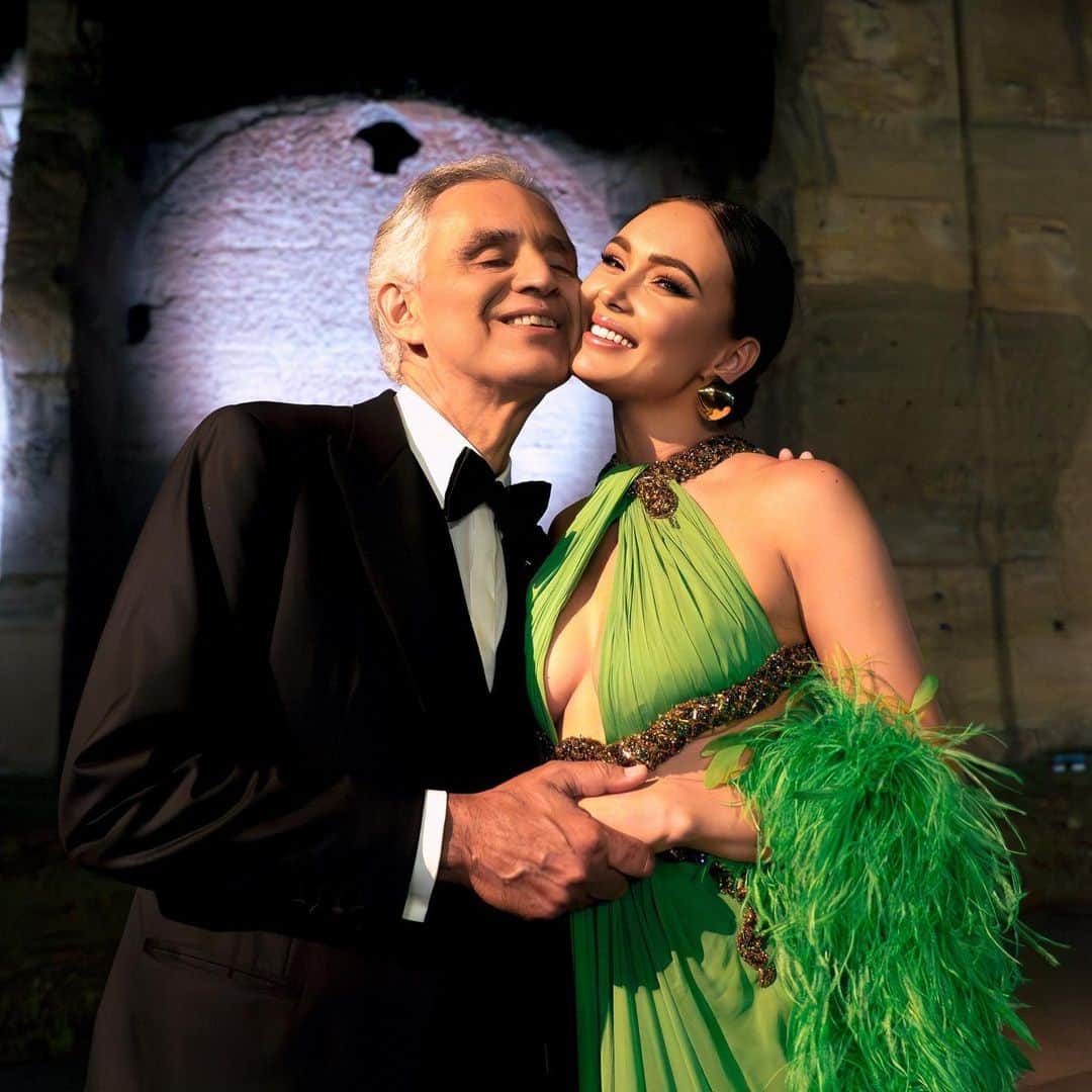 アイーダ・ガリフッリーナのインスタグラム：「Last night in Rome 💚💚💚 @andreabocelliofficial  📸 @lorenzo.montanelli」