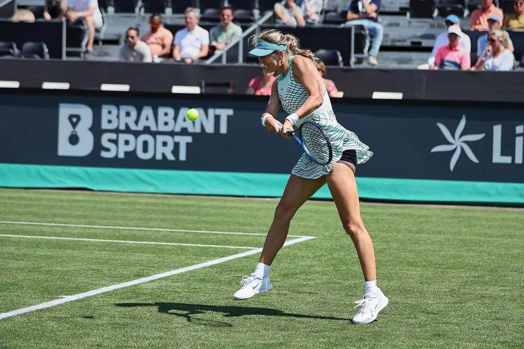ビクトリア・アザレンカのインスタグラム：「Bring your kid to work day 🎾   Swipe ➡️➡️➡️」