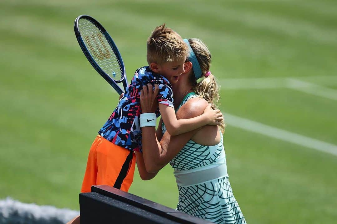 ビクトリア・アザレンカさんのインスタグラム写真 - (ビクトリア・アザレンカInstagram)「Bring your kid to work day 🎾   Swipe ➡️➡️➡️」6月13日 2時30分 - vichka35