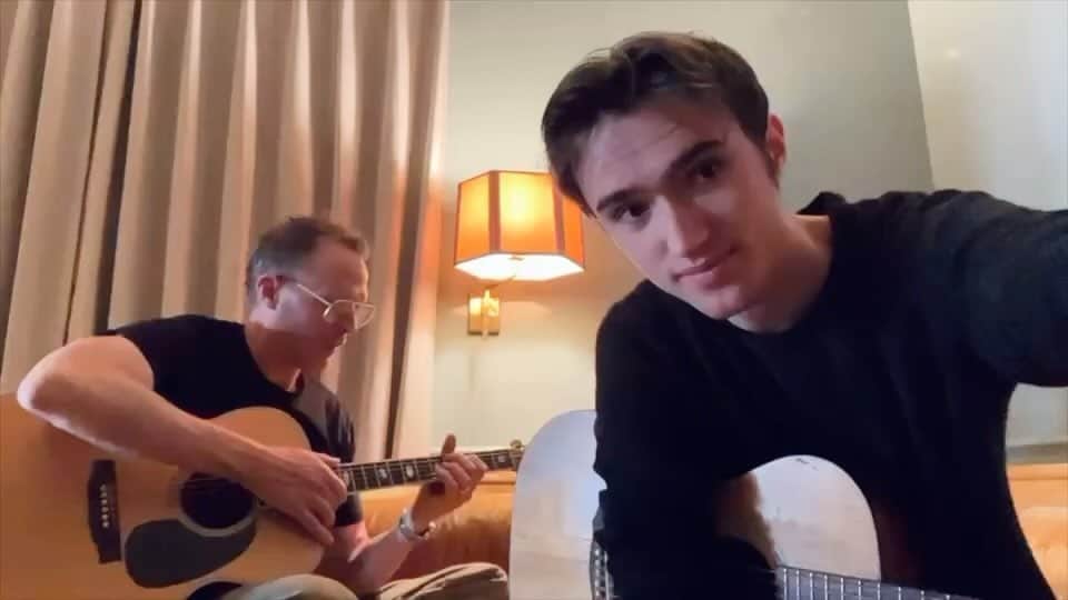 ポール・ベタニーのインスタグラム：「THE BEAT GOES ROUND AND ROUND」