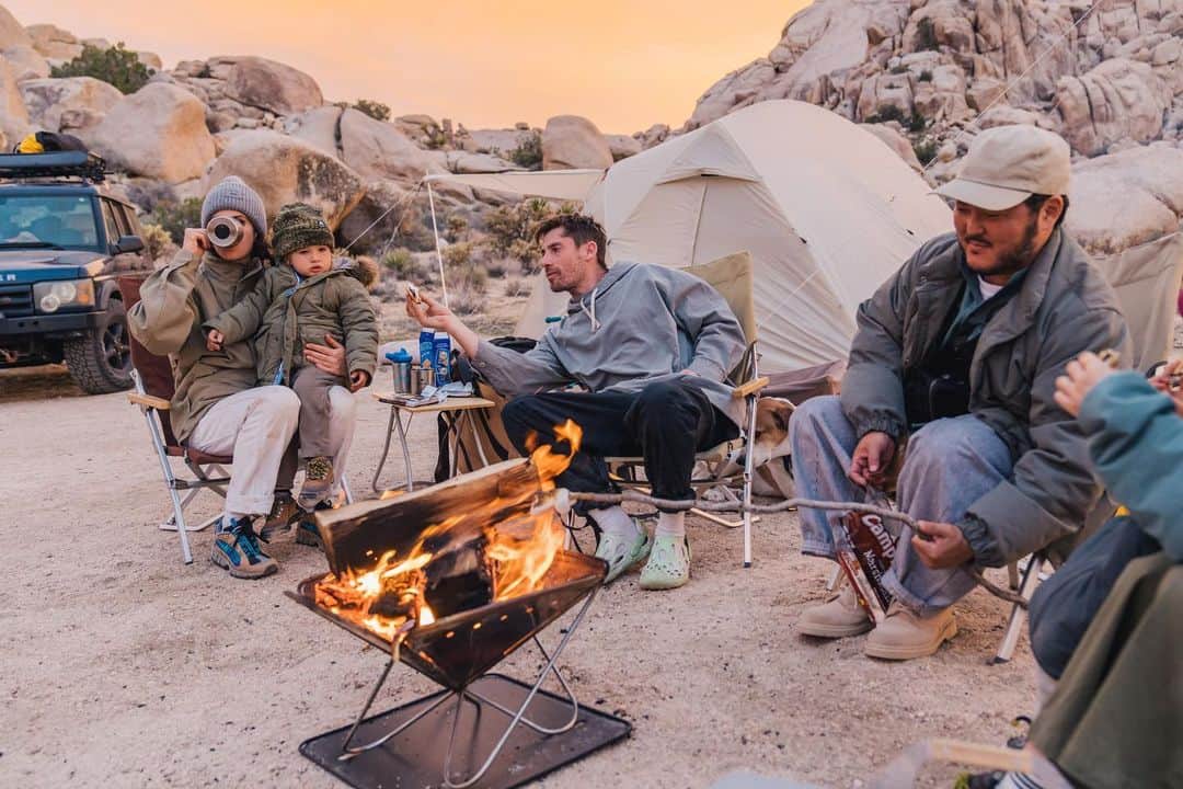 Snow Peak USAさんのインスタグラム写真 - (Snow Peak USAInstagram)「S'mores in progress 🔥  Create lasting memories with your loved ones. Bring the whole family and enjoy the comfort of a Snow Peak-style campsite.   #snowpeakusa #noasobi #camping #campinggear」6月13日 3時36分 - snowpeakusa