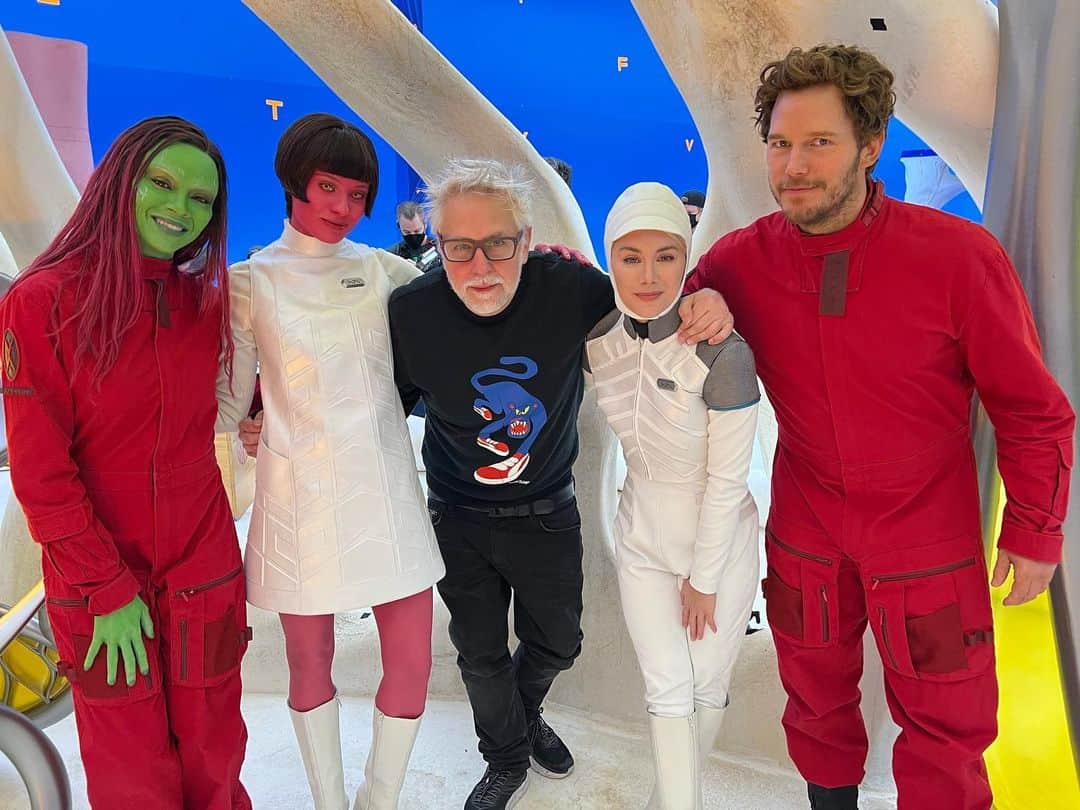 ジェームズ・ガンのインスタグラム：「A few of my very favorite collaborators on the set of #gotgvol3 (still in theaters!) @zoesaldana @danielamelchior @jenniferlholland @prattprattpratt」