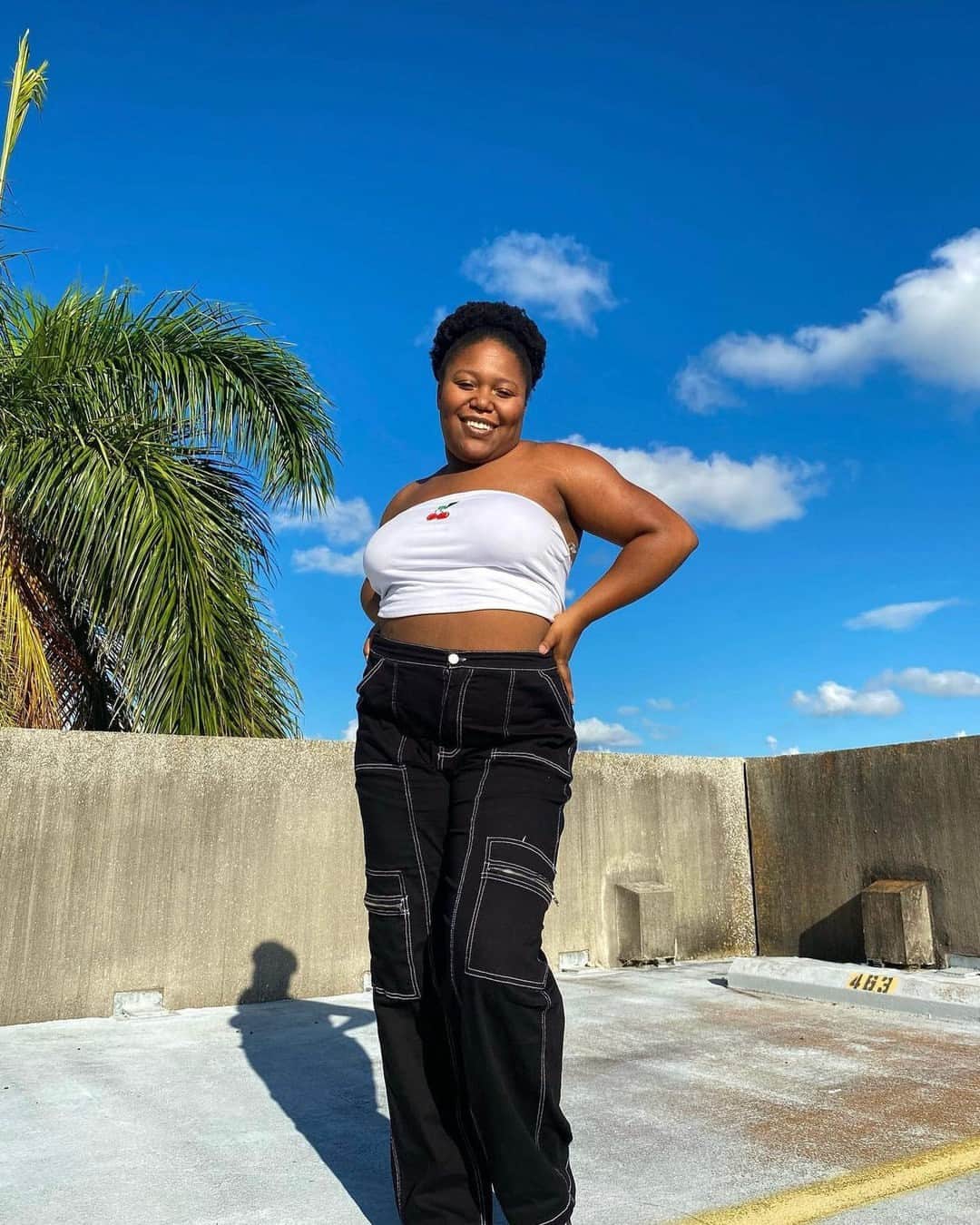 Charlotte Russeさんのインスタグラム写真 - (Charlotte RusseInstagram)「Just another Cargo Monday 🌴 @ashauntay.floyd in our Contrast Stitch Elastic Waist Straight Leg Cargo Jean 🤩  Shop in bio」6月13日 4時20分 - charlotterusse