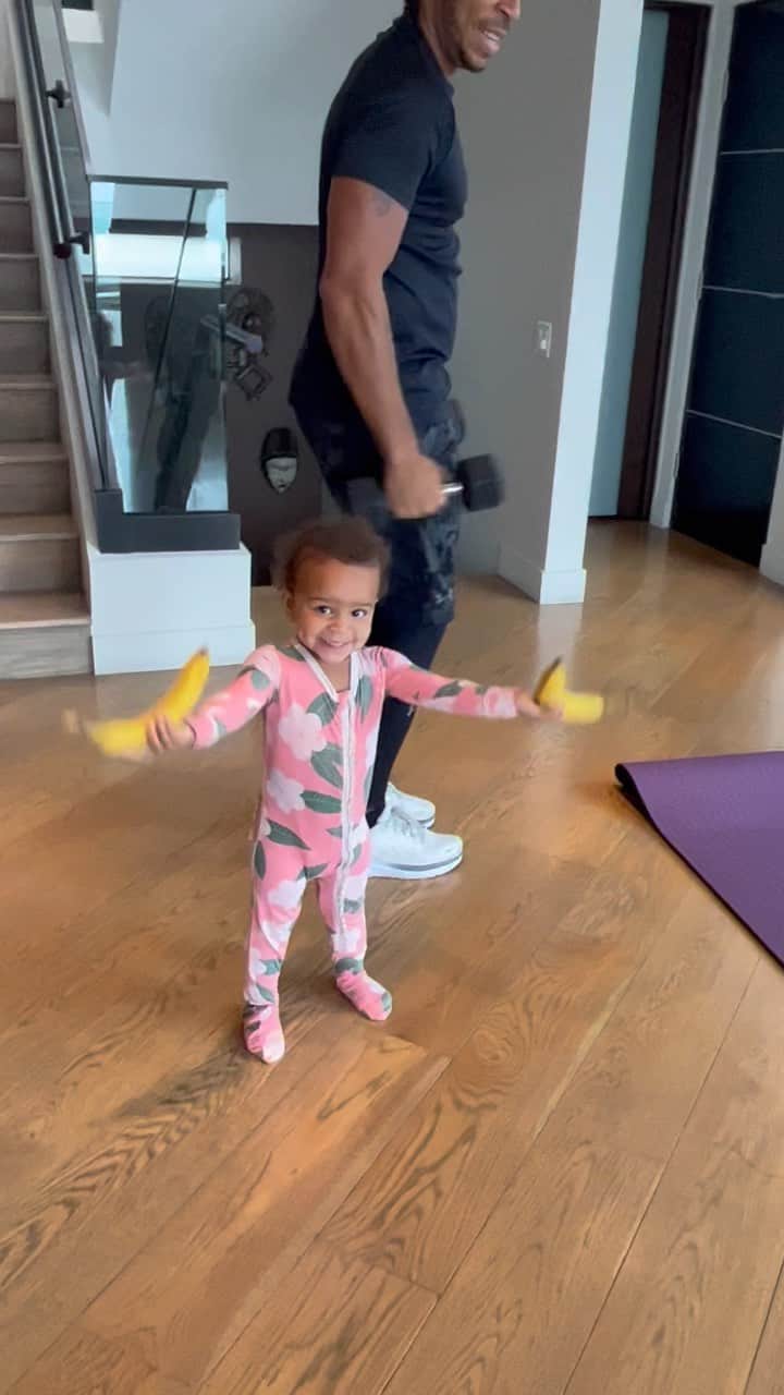 リュダクリスのインスタグラム：「I Put My Personal Trainer Up Against ANYBODYS! 🤣MONDAY MOTIVATION 💪🏾」