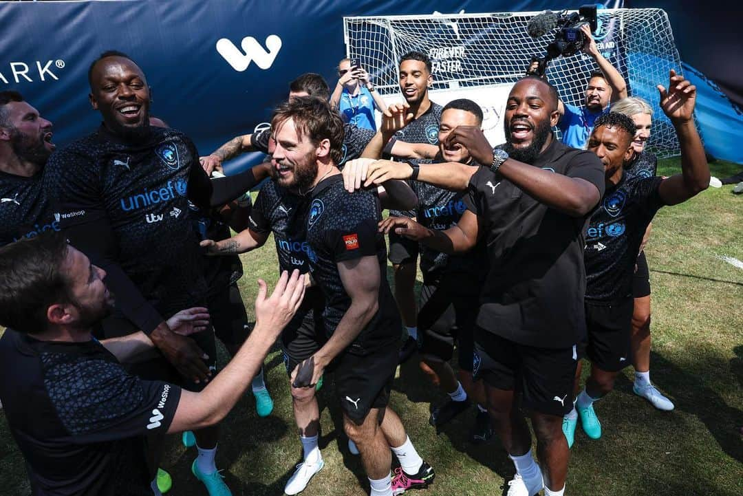 サム・クラフリンさんのインスタグラム写真 - (サム・クラフリンInstagram)「SOCCER AID for UNICEF 2023  What an incredible experience it has been.  Four incredible days, spent with countless incredible people, playing this incredible sport, and for such an incredible cause.   A huge thank you to everyone who makes it what it is. The hundreds and hundreds of people behind the scenes, who really go above and beyond day in and day out.  It really couldn’t happen without you.   To all those people who have donated already, and to those who will continue to donate, your contribution is seen, greatly appreciated, and will help make such an impact on the lives of so many.   The money raised will help give children worldwide, who are in need, a step up in life. Help provide them with the things so many of us take for granted;  shelter, healthcare, education.  The chance to just be kids. To play, to learn, to grow, to live.   So thank you @socceraid for having me. Thank you @unicef_uk for all the work you do. And thank YOU all for your support.」6月13日 5時03分 - mrsamclaflin